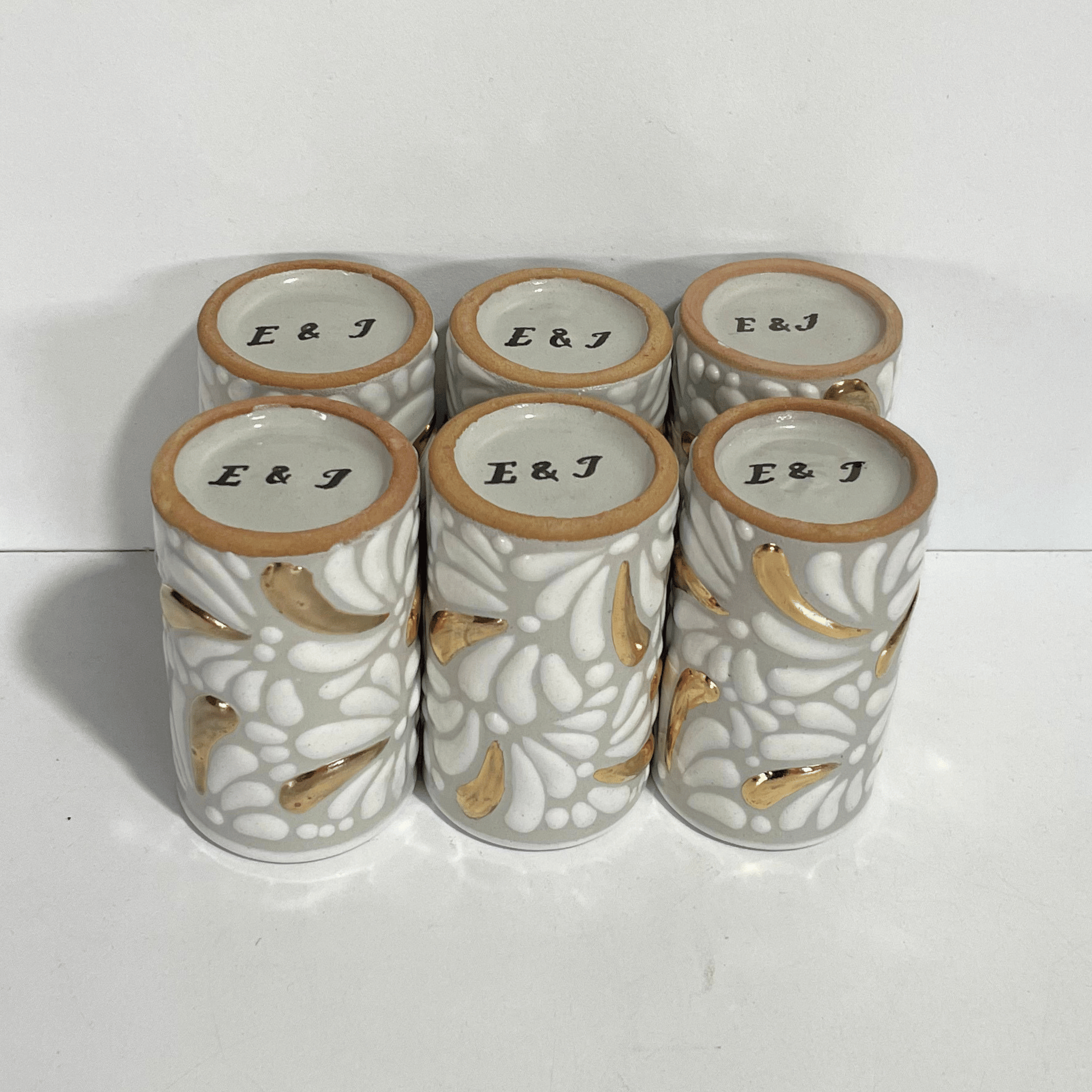 TEQUILERO DESTELLOS DE ORO PERSONALIZADO EN LA BASE FONDO TRADICIONAL MIK BLANCO INICIALES