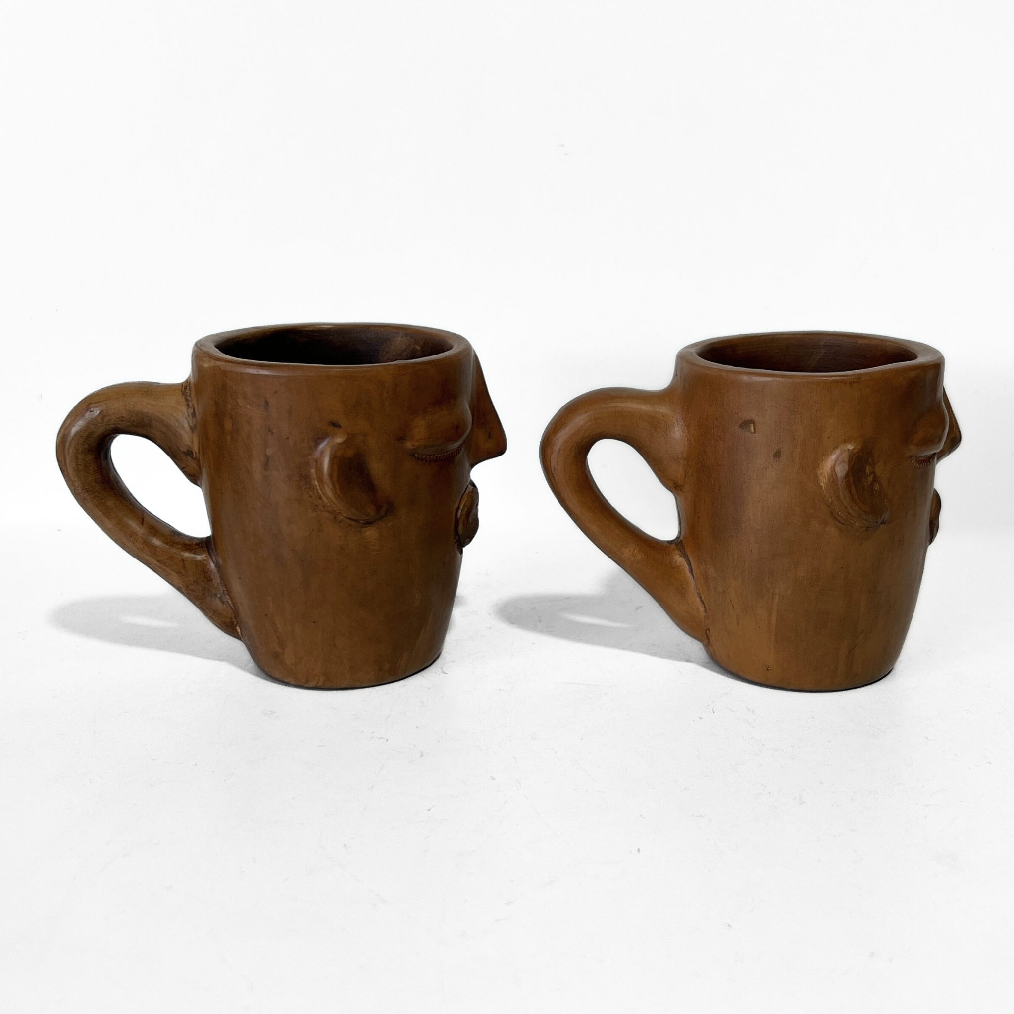 DUO TAZA BARRO BRUÑIDO CARITA OJOS CERRADOS