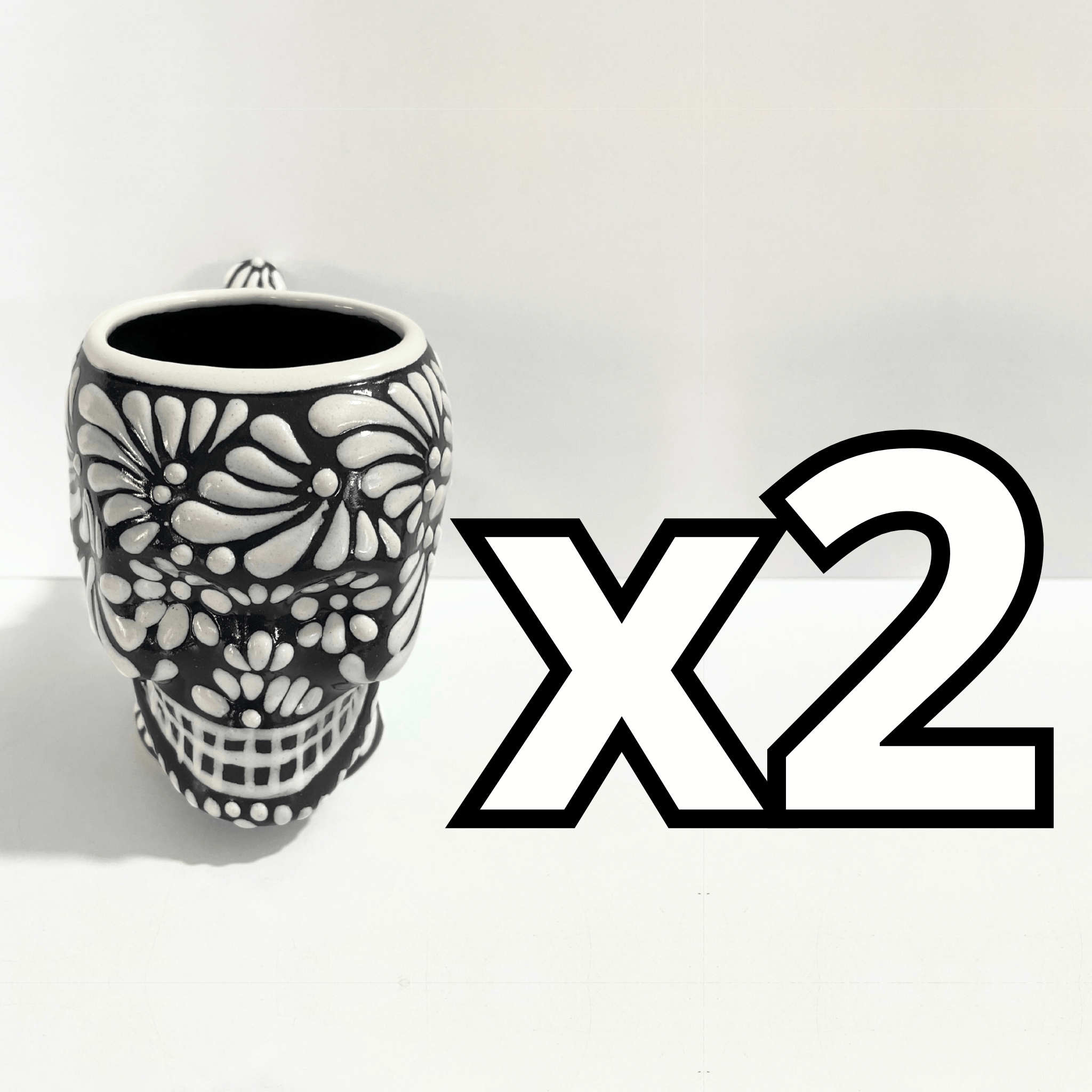 TAZA FORMA DE CRANEO FONDO NEGRO MIK BLANCO