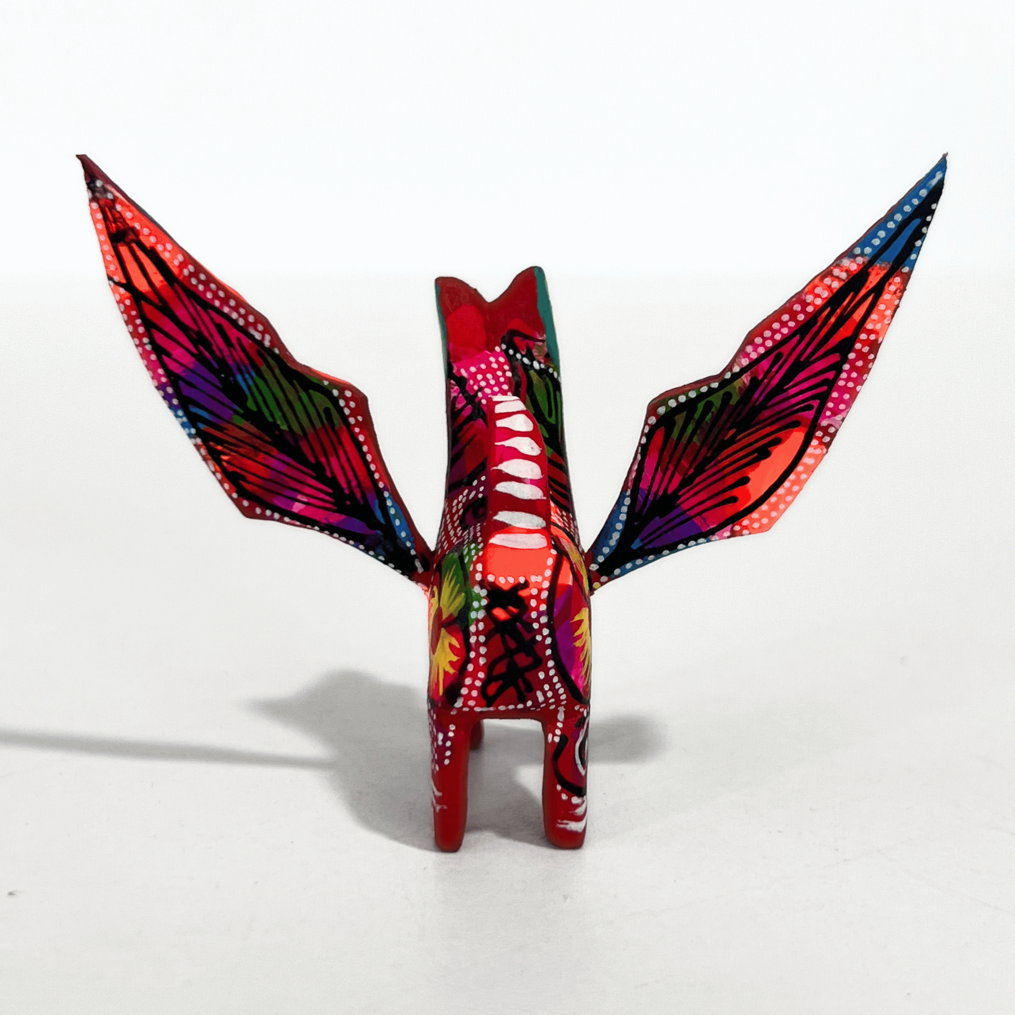 ALEBRIJE DE MADERA PERRO ROJO FLORES MULTICOLOR