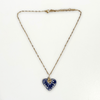 COLLAR CORAZON PLANO CERRADO FONDO TRADICIONAL DECORADO AZUL COBALTO CADENA DORADA