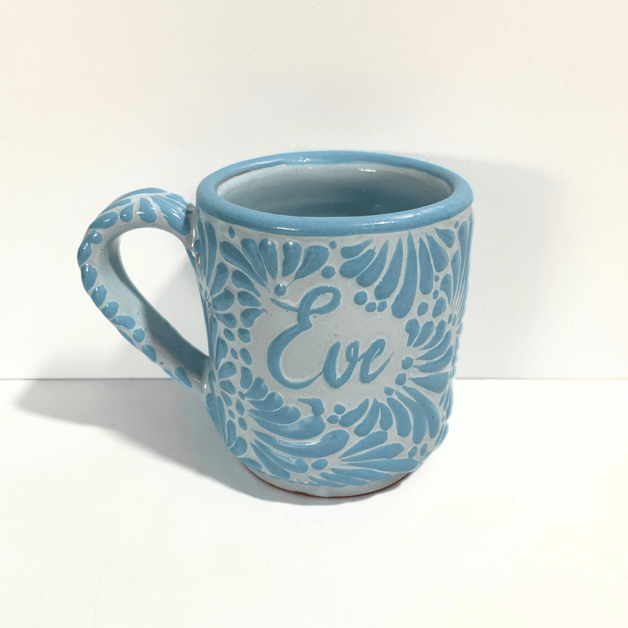 TAZA RECTA ESTANDAR PERSONALIZADA FONDO BABY BLUE MIK AZUL PASTEL NOMBRE