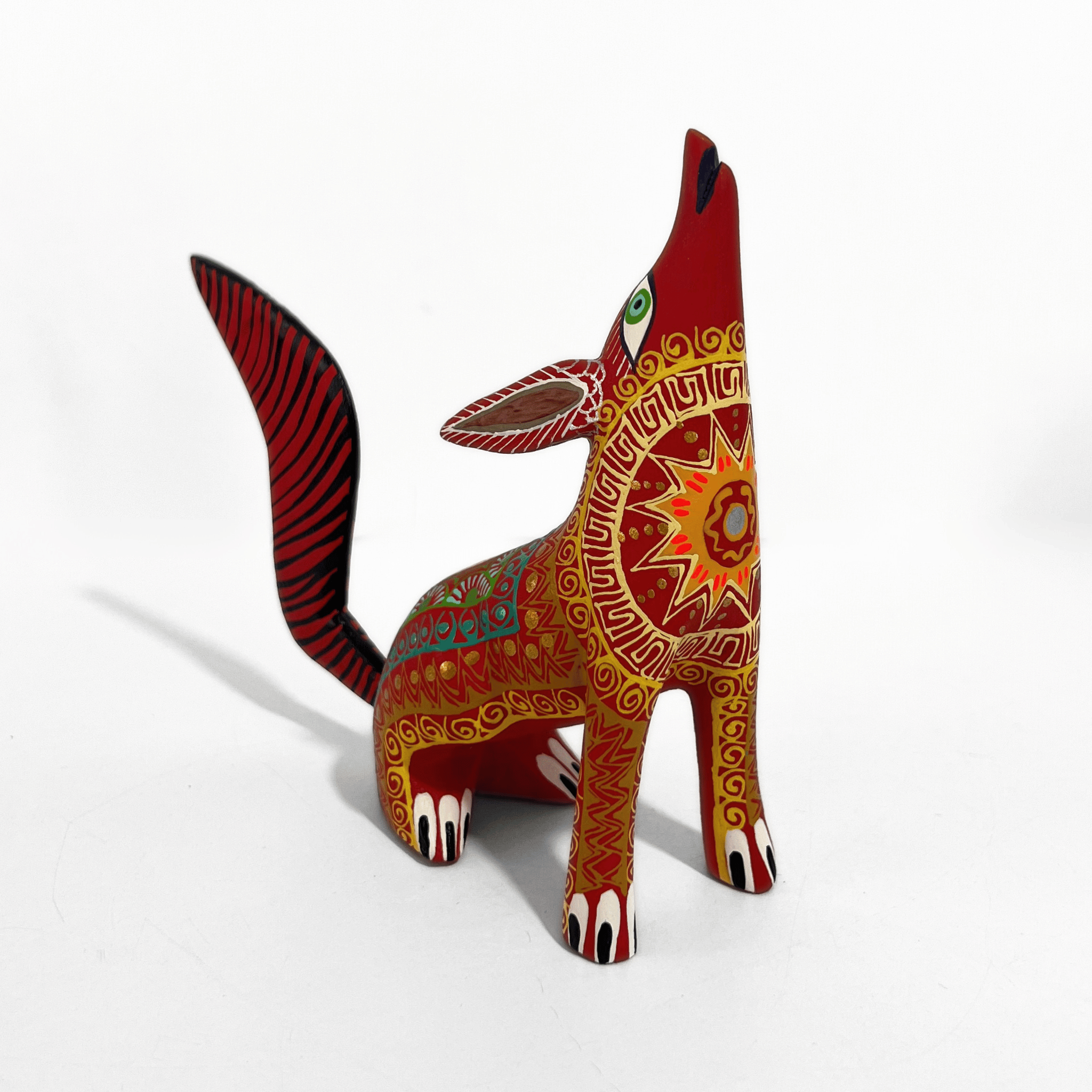 ALEBRIJE DE MADERA COYOTE GRECAS ROJO