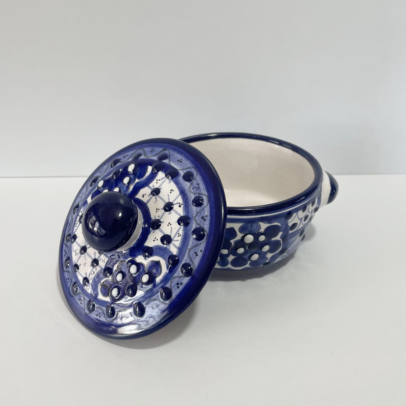 SALSERA CON TAPA AZUL COBALTO ESTILO FLORES