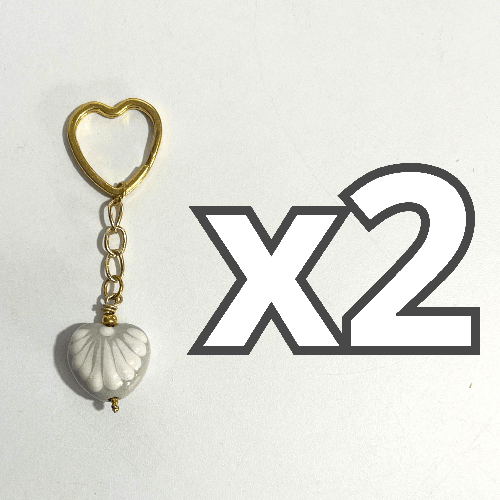 LLAVERO CORAZON CHICO 2.5 CM TRIDIMENSIONAL FONDO TRADICIONAL DECORADO BLANCO