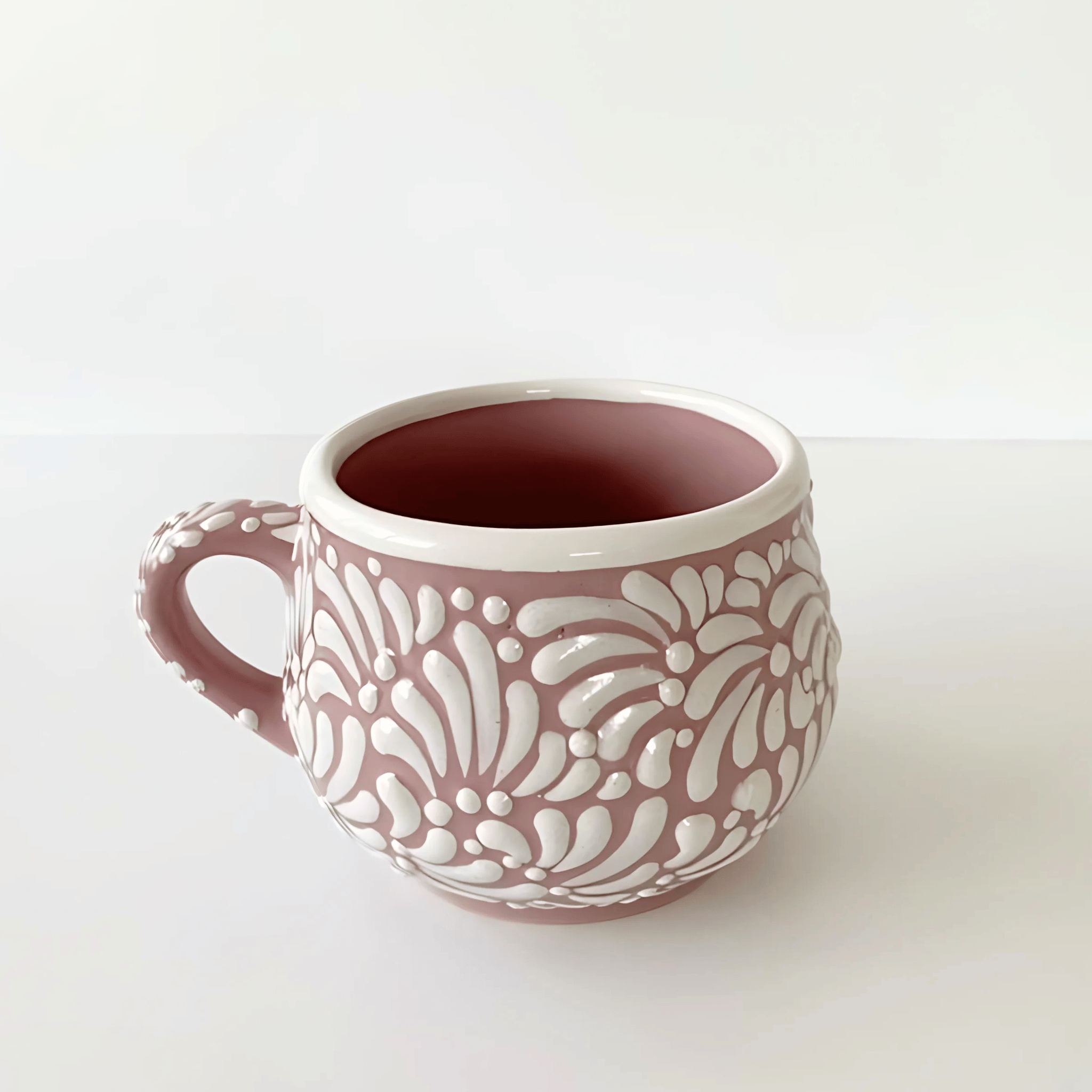 TAZA CHOCOLATERA MEDIANA FONDO ROSA DECORADO BLANCO