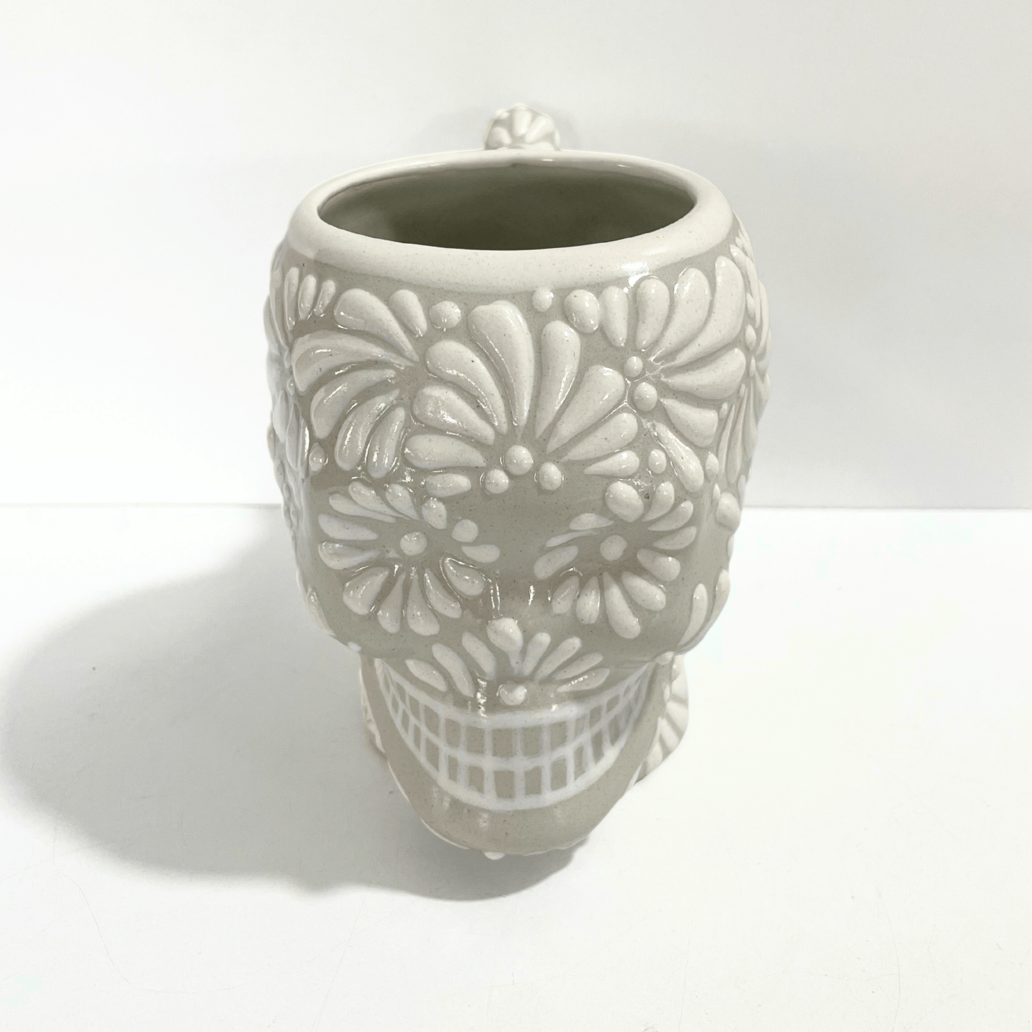 TAZA FORMA DE CRANEO FONDO TRADICIONAL MIK BLANCO