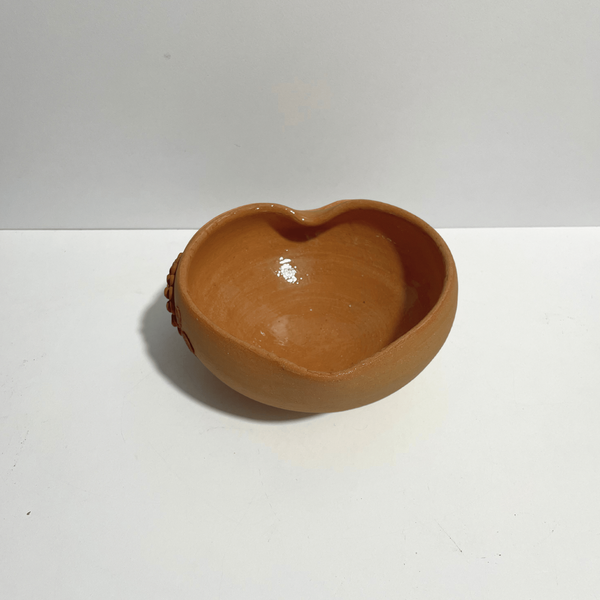 TAZON CORAZON BARRO BLANCO Y ROJO