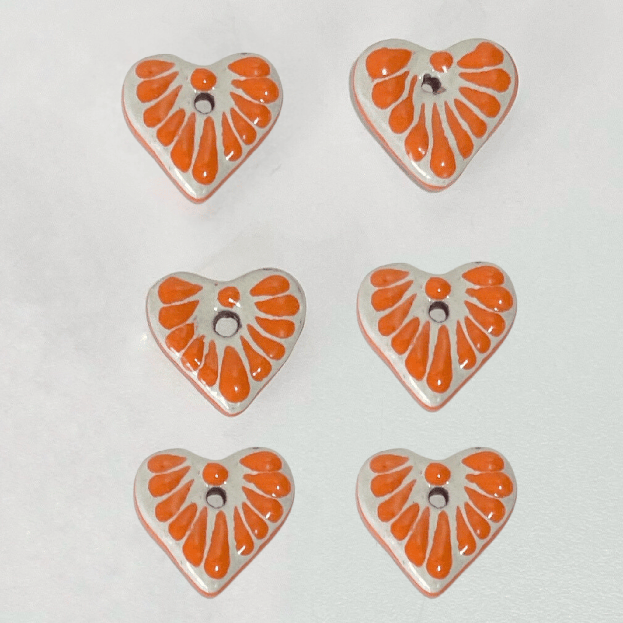 CORAZON PLANO CERRADO 2.1 CM FONDO TRADICIONAL DECORADO NARANJA