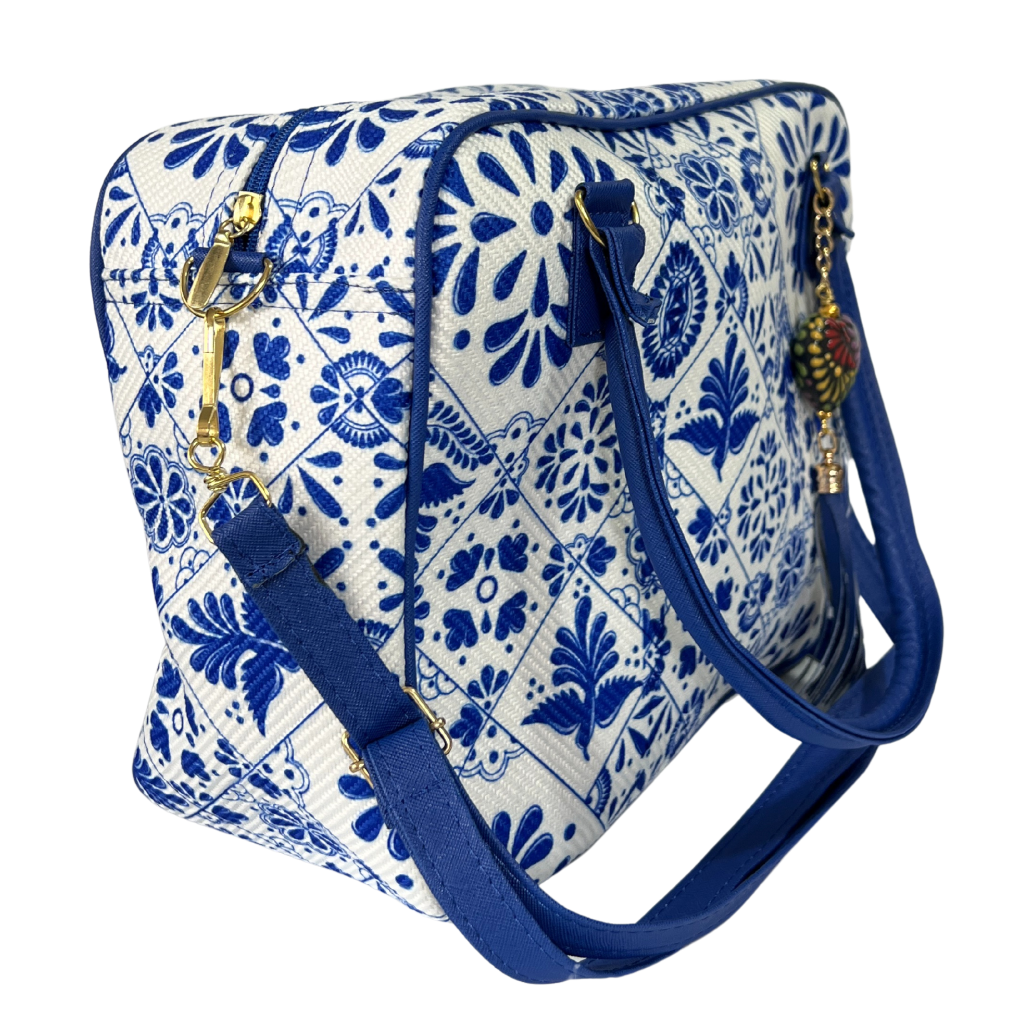 BOLSA REDONDEADA COLOR AZUL COBALTO ESTILO TALAVERA CON LLAVERO NEGRO MULTICOLOR
