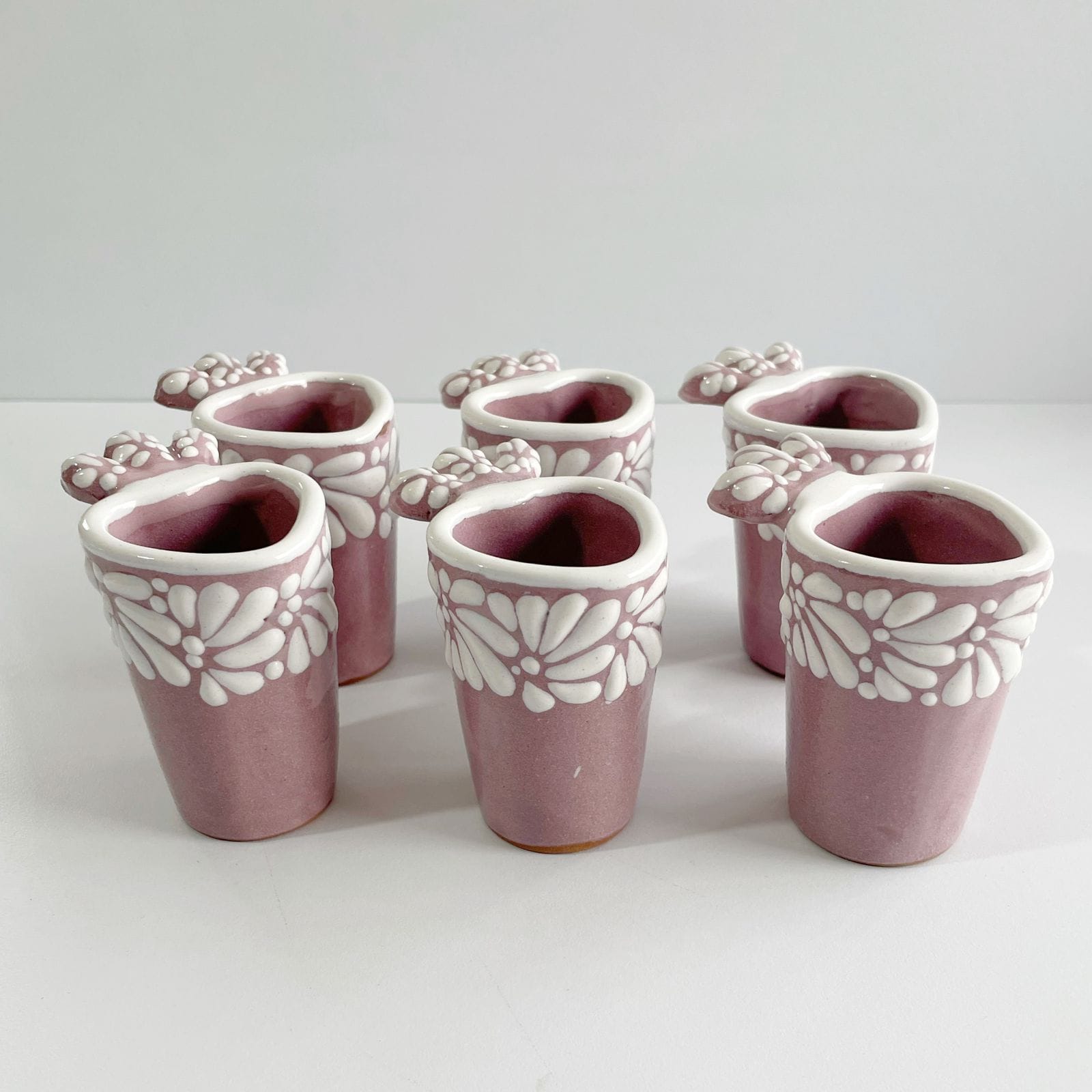 TEQUILERO CORAZON CON PESTAÑA FONDO ROSA CENEFA MIK BLANCO
