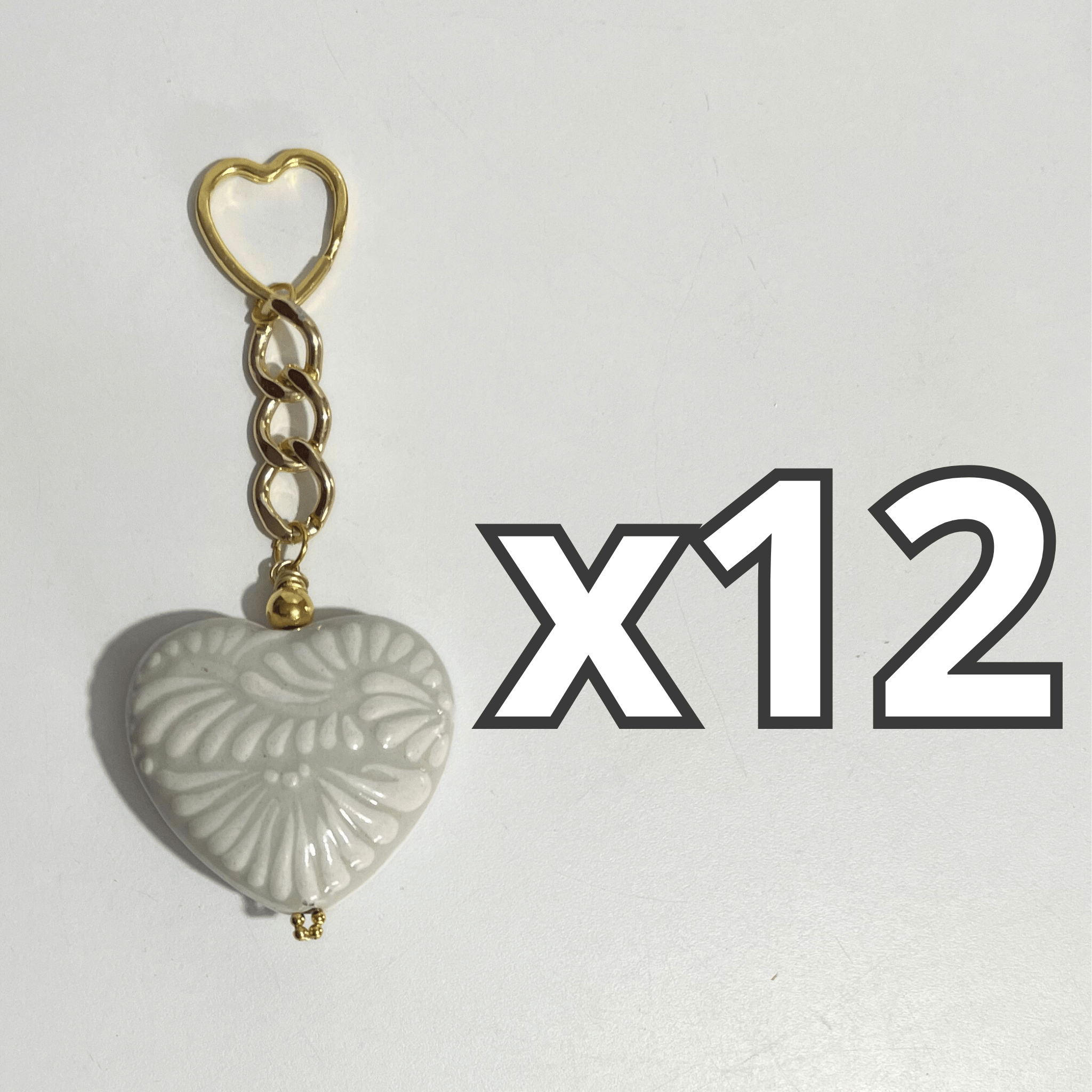 LLAVERO CORAZON GRANDE 7 CM TRIDIMENSIONAL FONDO TRADICIONAL CENEFA BLANCO