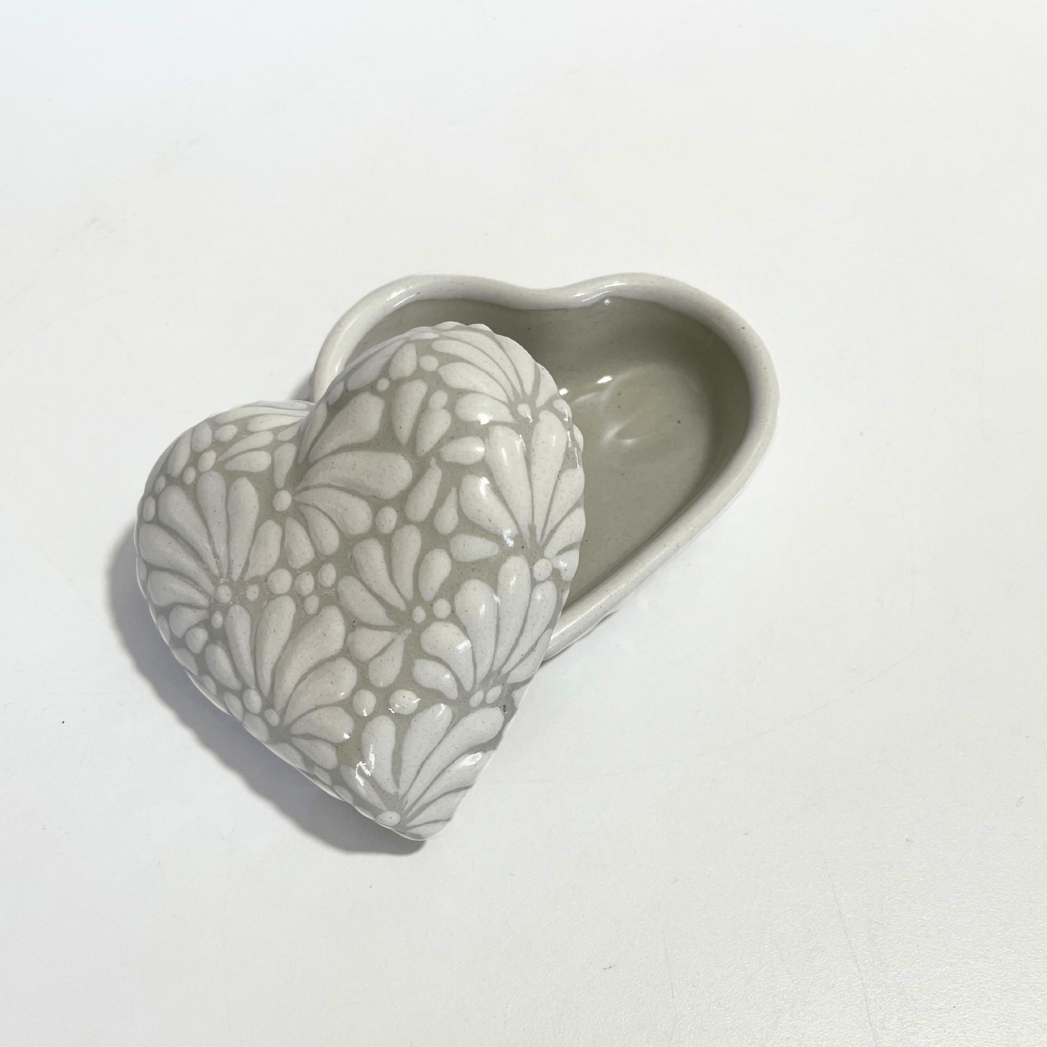 ALHAJERO GRANDE FORMA DE CORAZON FONDO TRADICIONAL MIK BLANCO