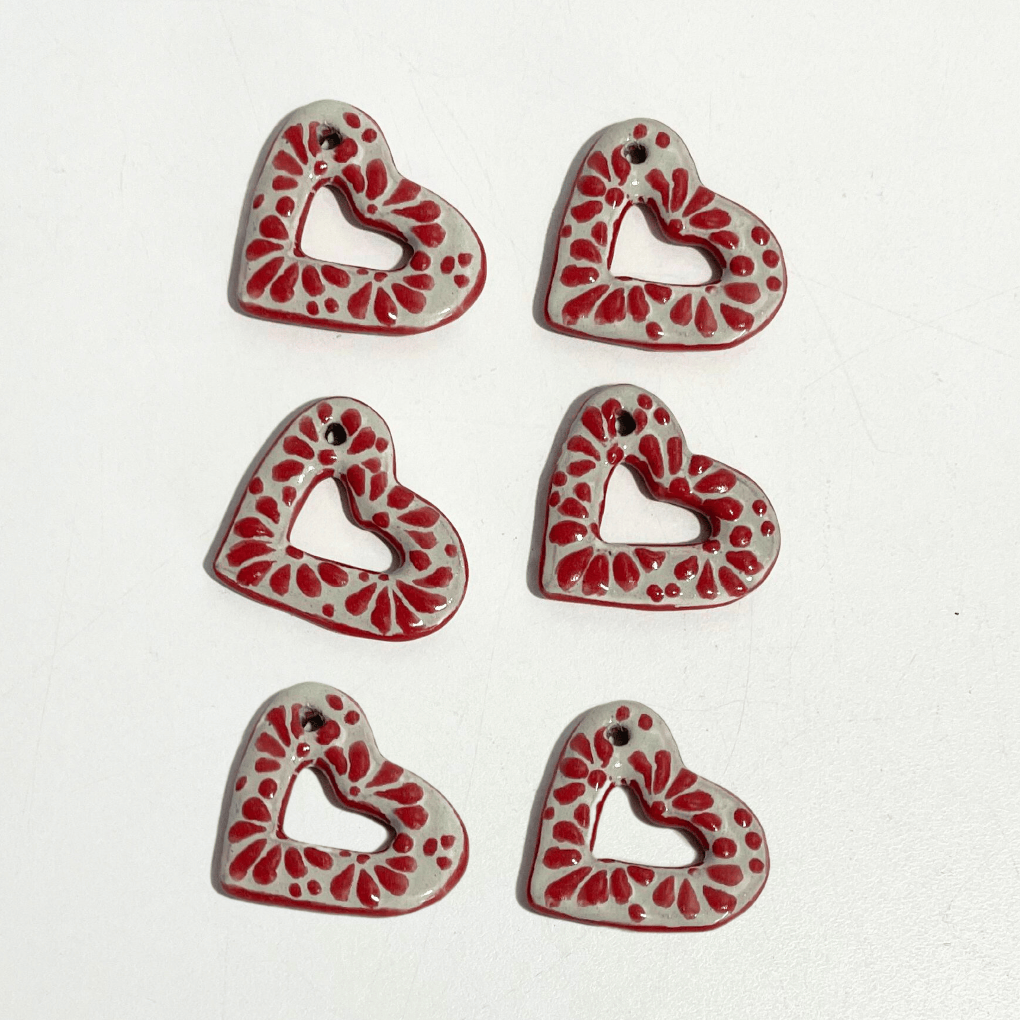 CORAZON PLANO CORTE INTERNO 3 CM FONDO TRADICIONAL DECORADO ROJO