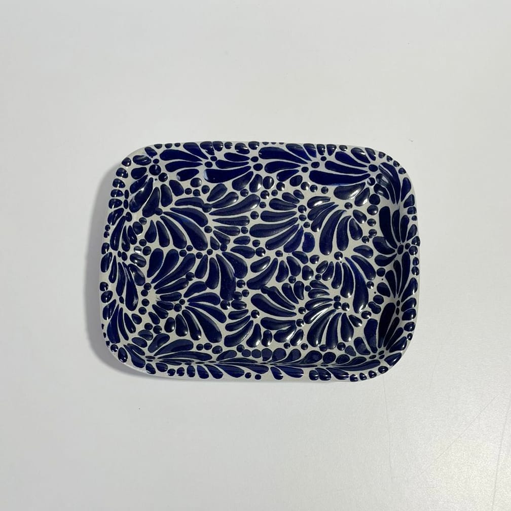SET DE 4 TEQUILEROS BARRIL EN FORMA DE CORAZON CON ASA FONDO BLANCO MIK CENEFA AZUL COBALTO