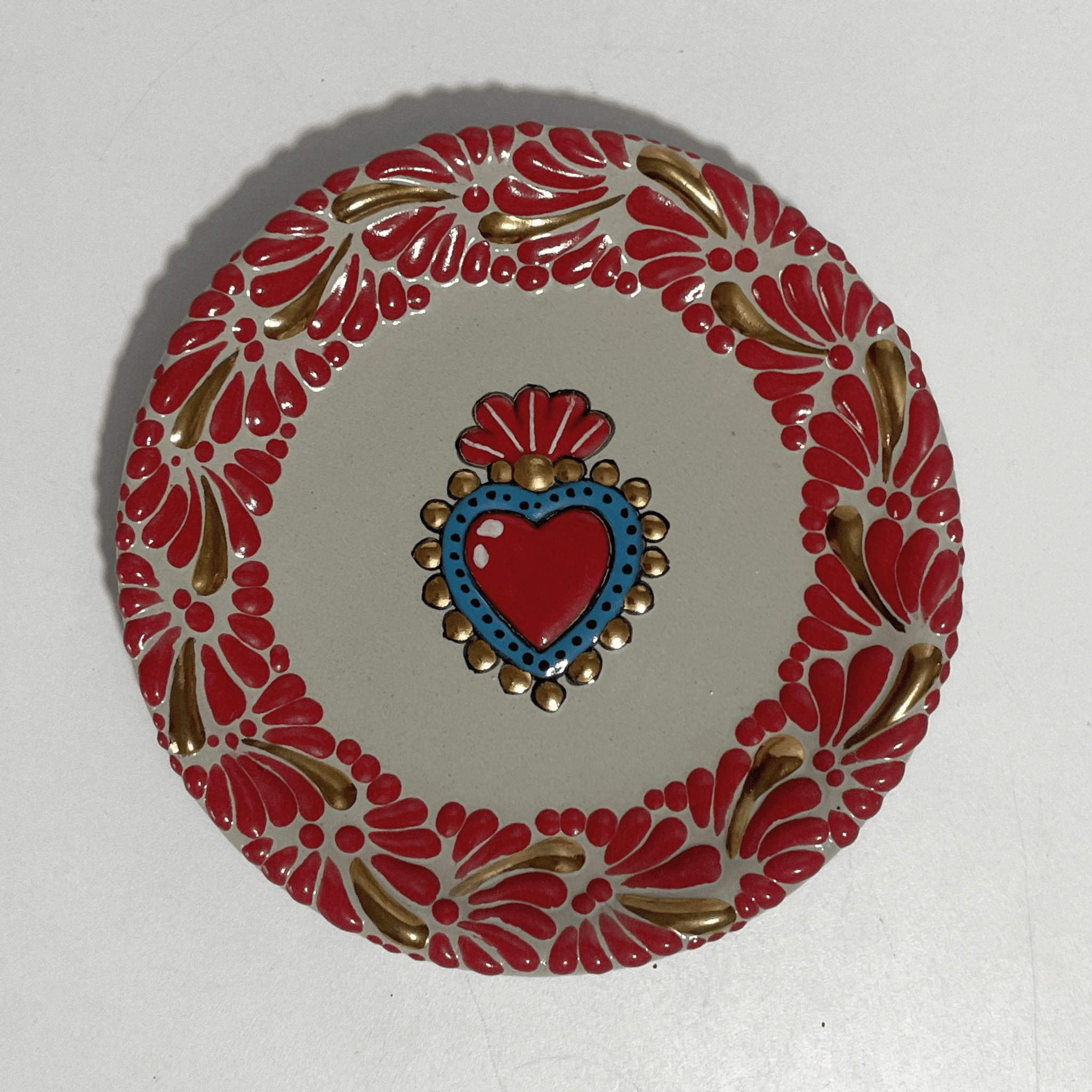 PLATO PLANO DESTELLOS DE ORO FONDO TRADICIONAL MIK CENEFA ROJO SAGRADO CORAZON
