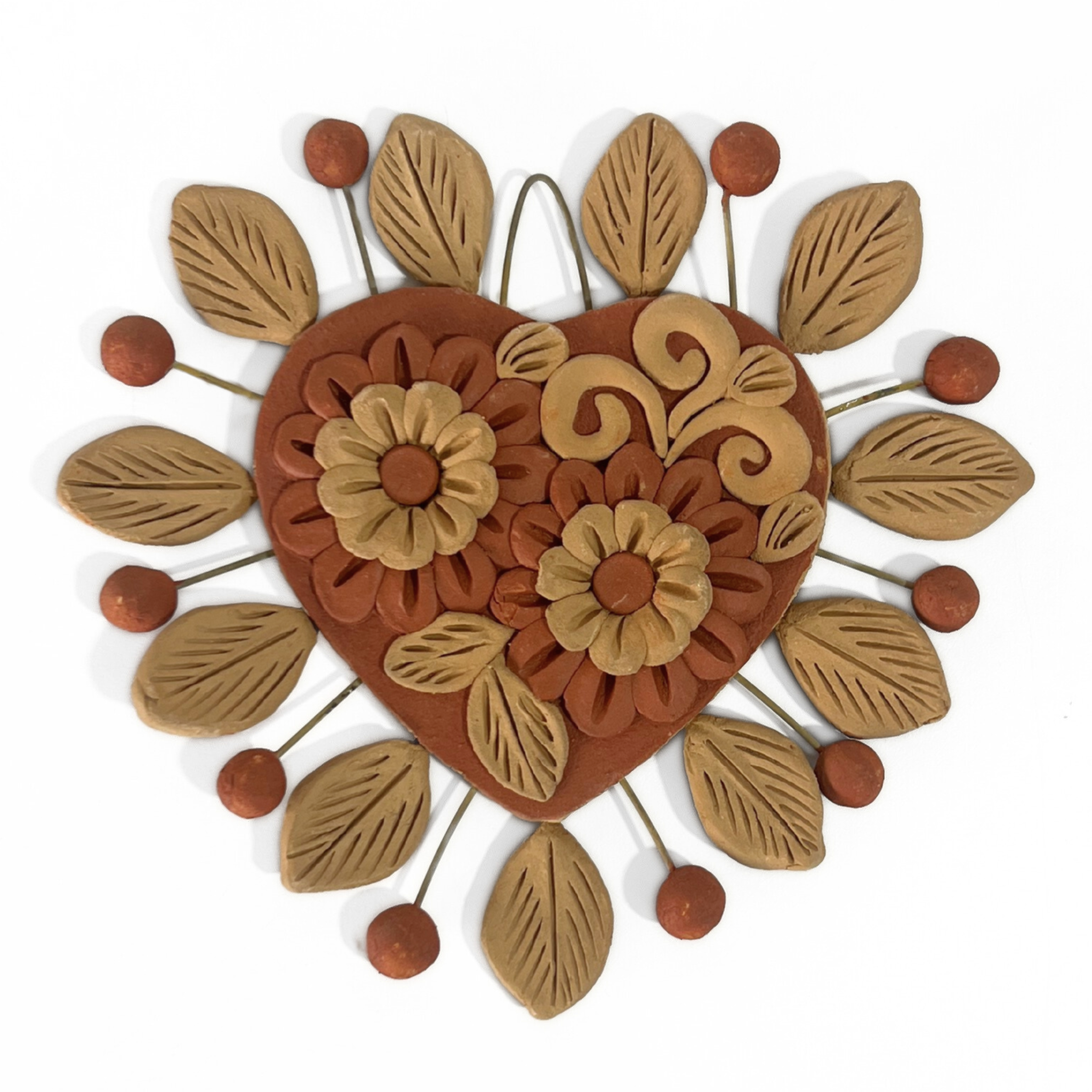 CORAZON PLANO PARA PARED DECORADO BARRO BORDADO ROJO CON BLANCO 2 FLORES