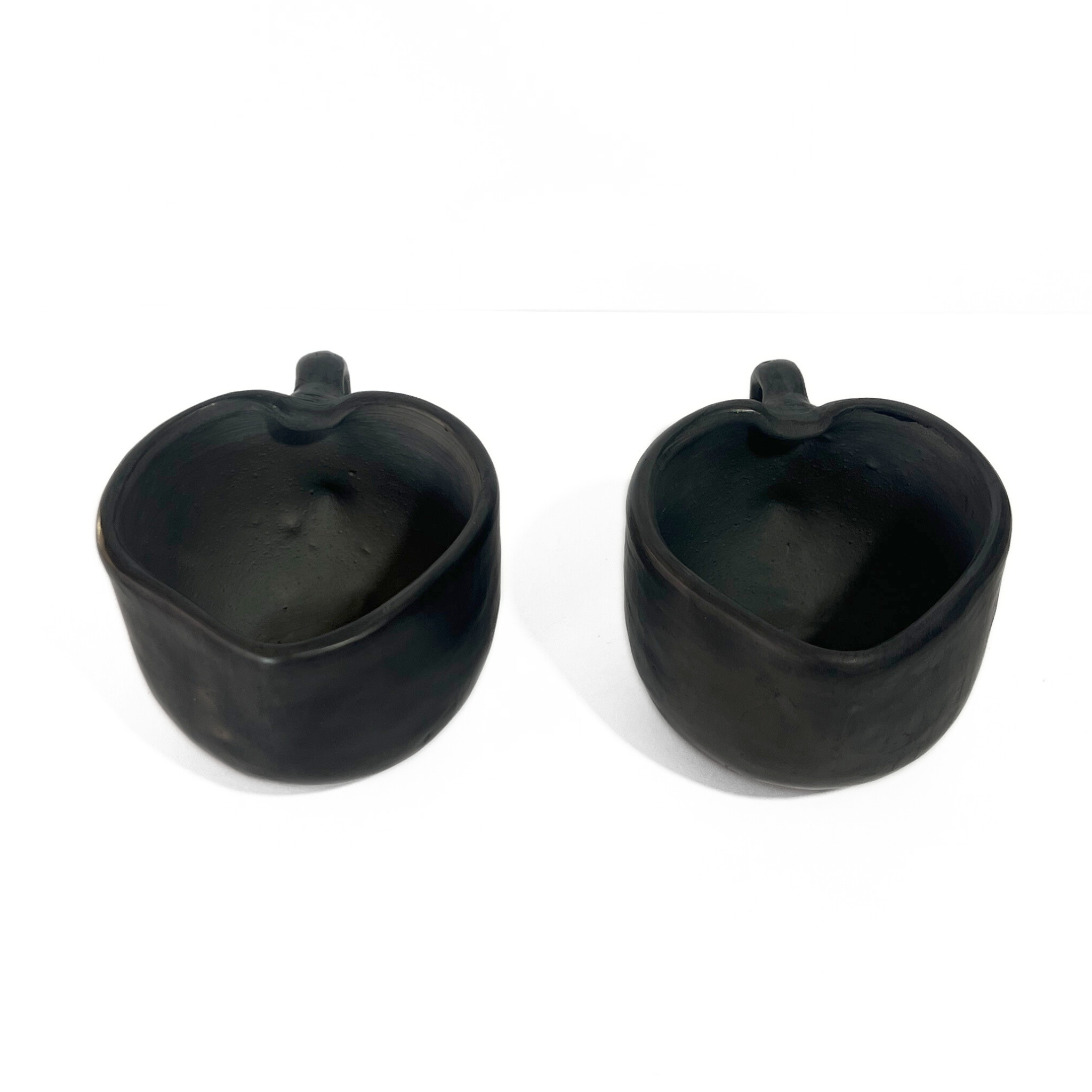 DUO TAZA CORAZON BARRO NEGRO