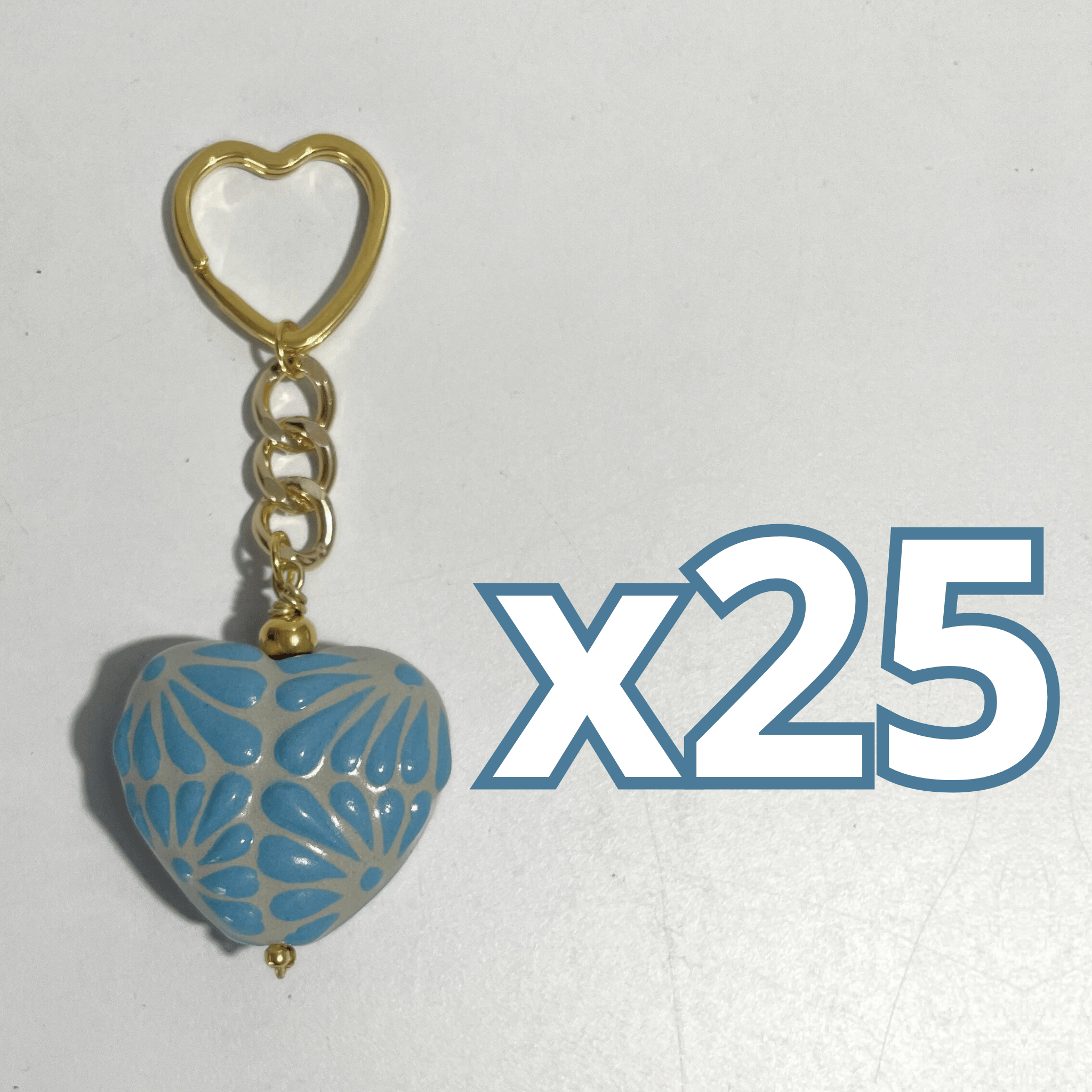 LLAVERO CORAZON INFLADO FONDO TRADICIONAL DECORADO AZUL PASTEL