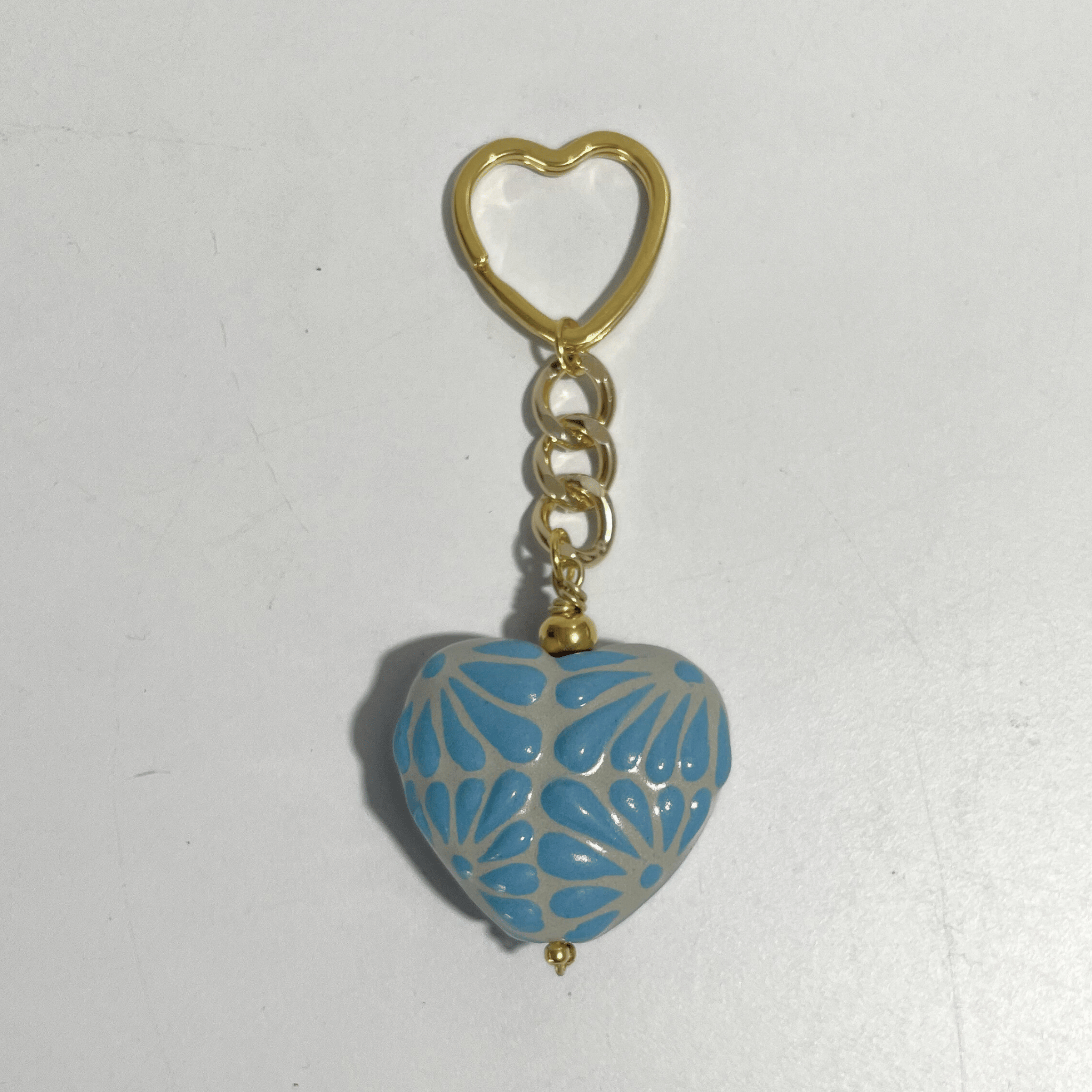 LLAVERO CORAZON INFLADO FONDO TRADICIONAL DECORADO AZUL PASTEL