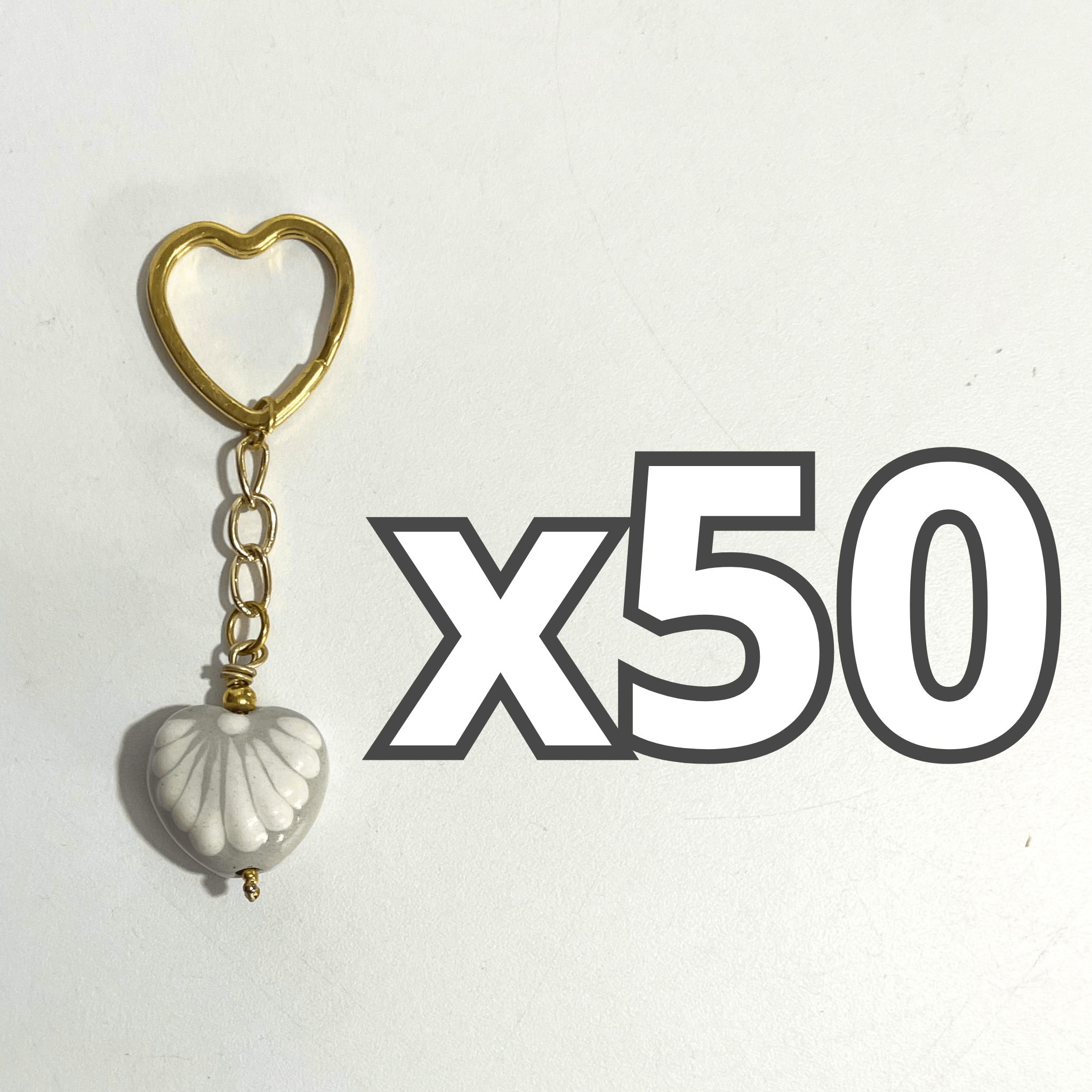 LLAVERO CORAZON CHICO 2.5 CM TRIDIMENSIONAL FONDO TRADICIONAL DECORADO BLANCO