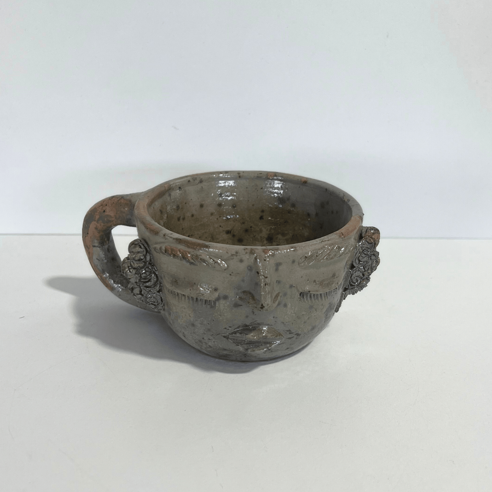 TAZA DE TE CARITA BARRO AHUMADO