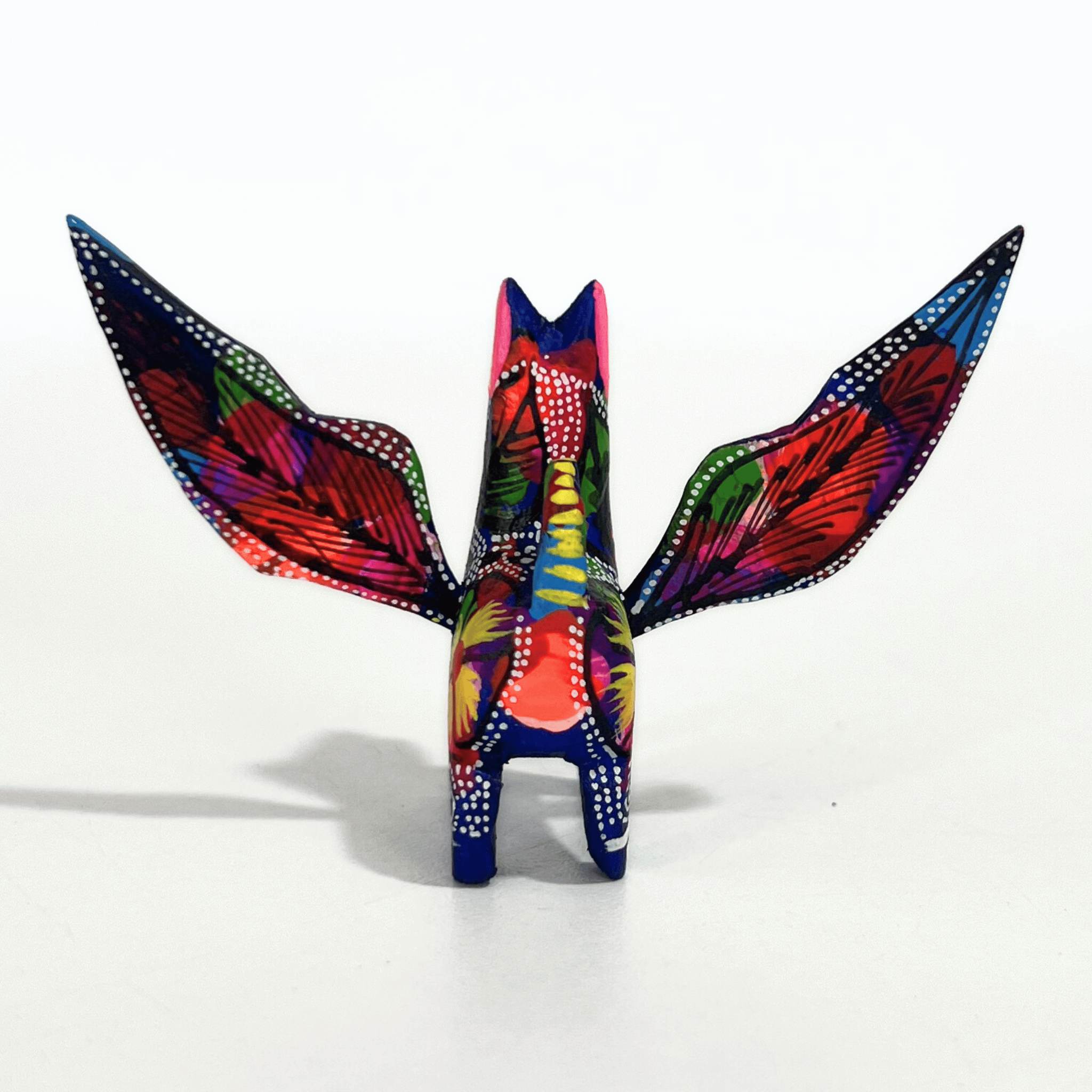ALEBRIJE DE MADERA PERRO AZUL FLORES MULTICOLOR