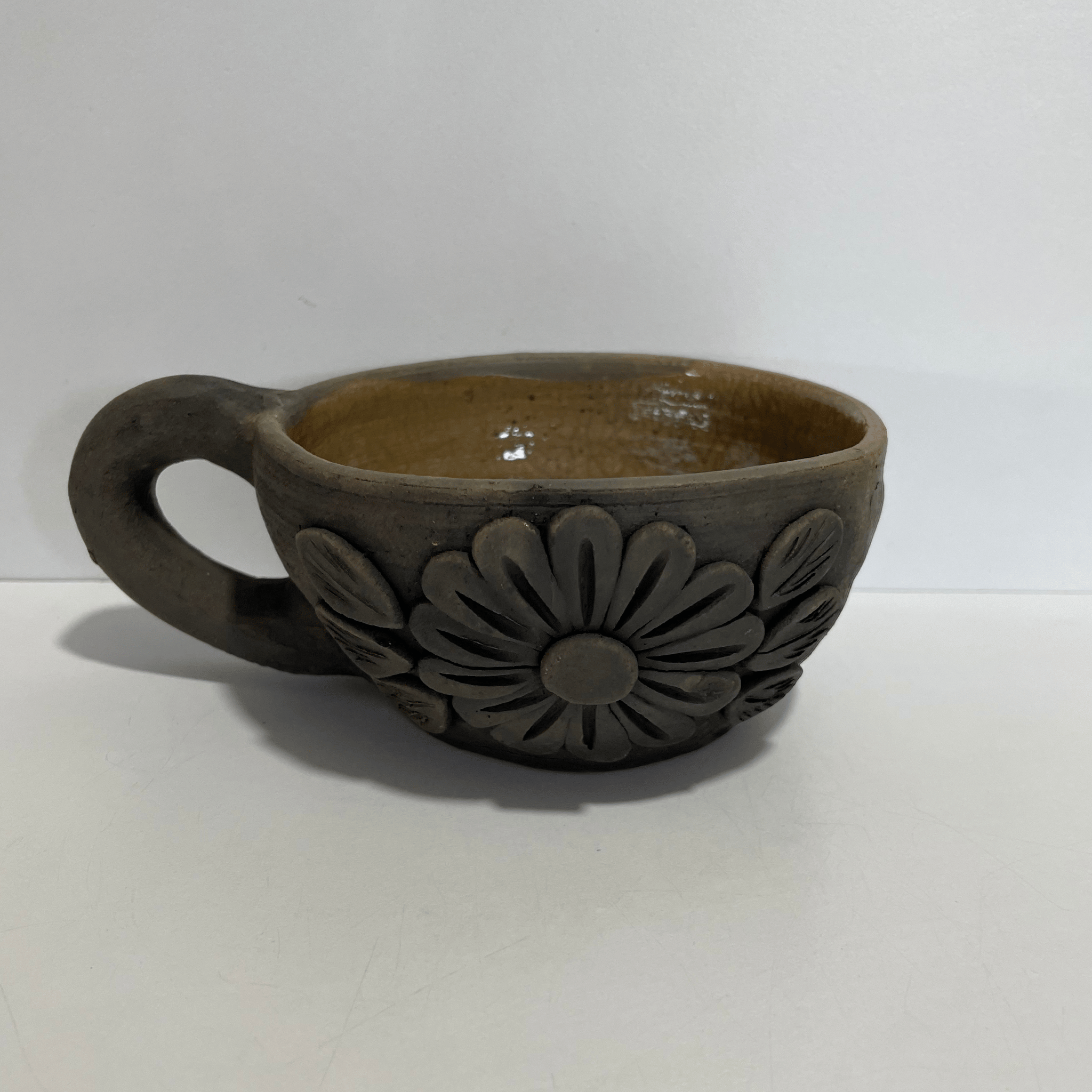 TAZA FLOR BARRO AHUMADO
