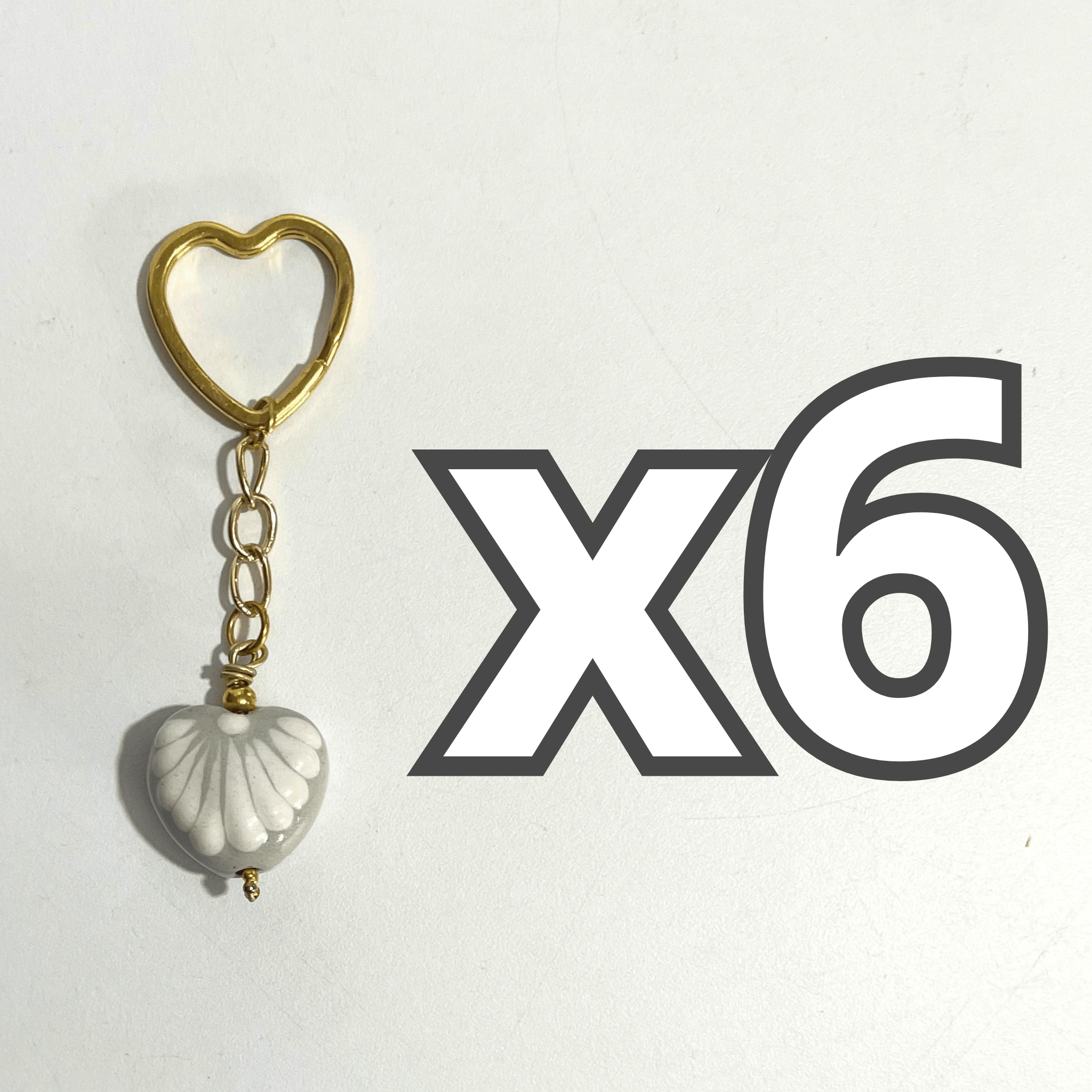 LLAVERO CORAZON CHICO 2.5 CM TRIDIMENSIONAL FONDO TRADICIONAL DECORADO BLANCO