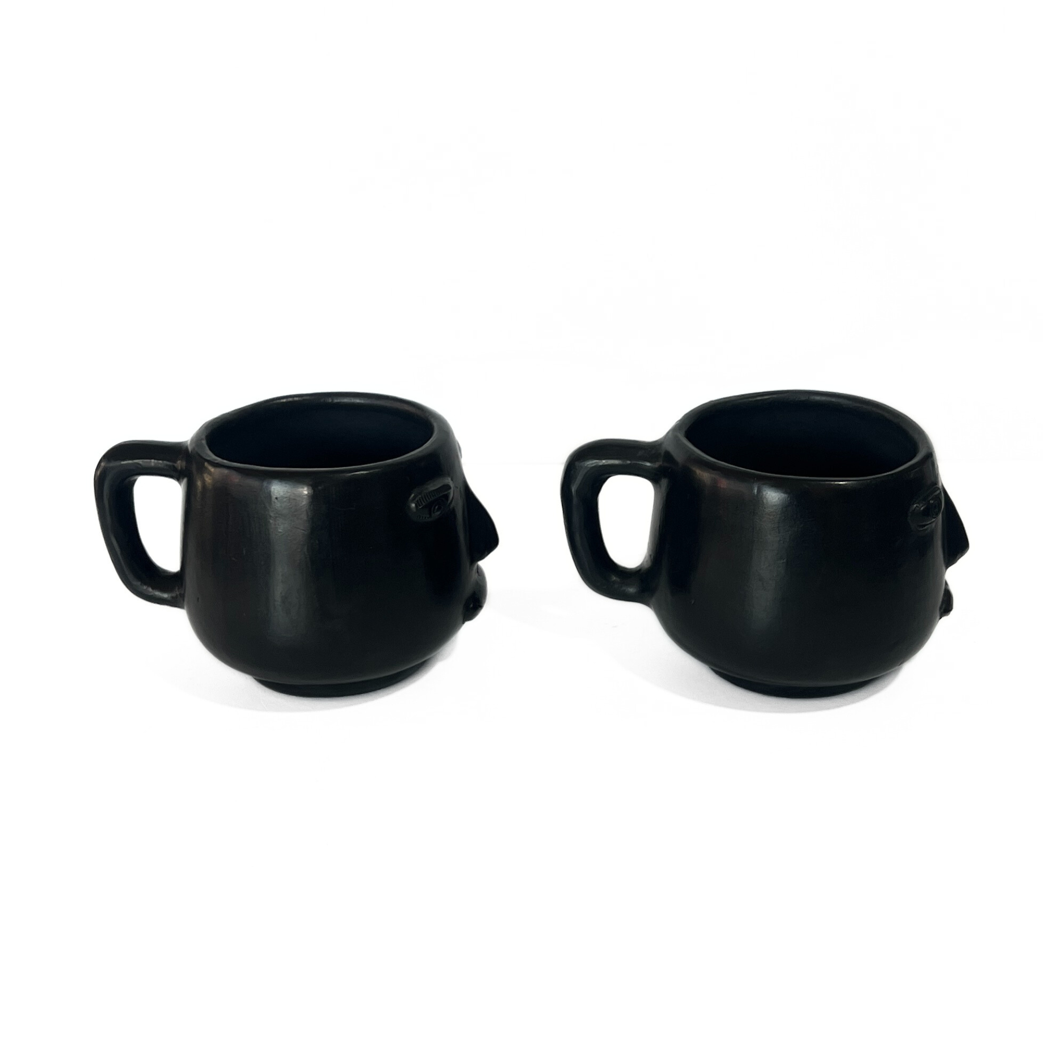 DUO TAZA CARITA PESTAÑAS BARRO NEGRO