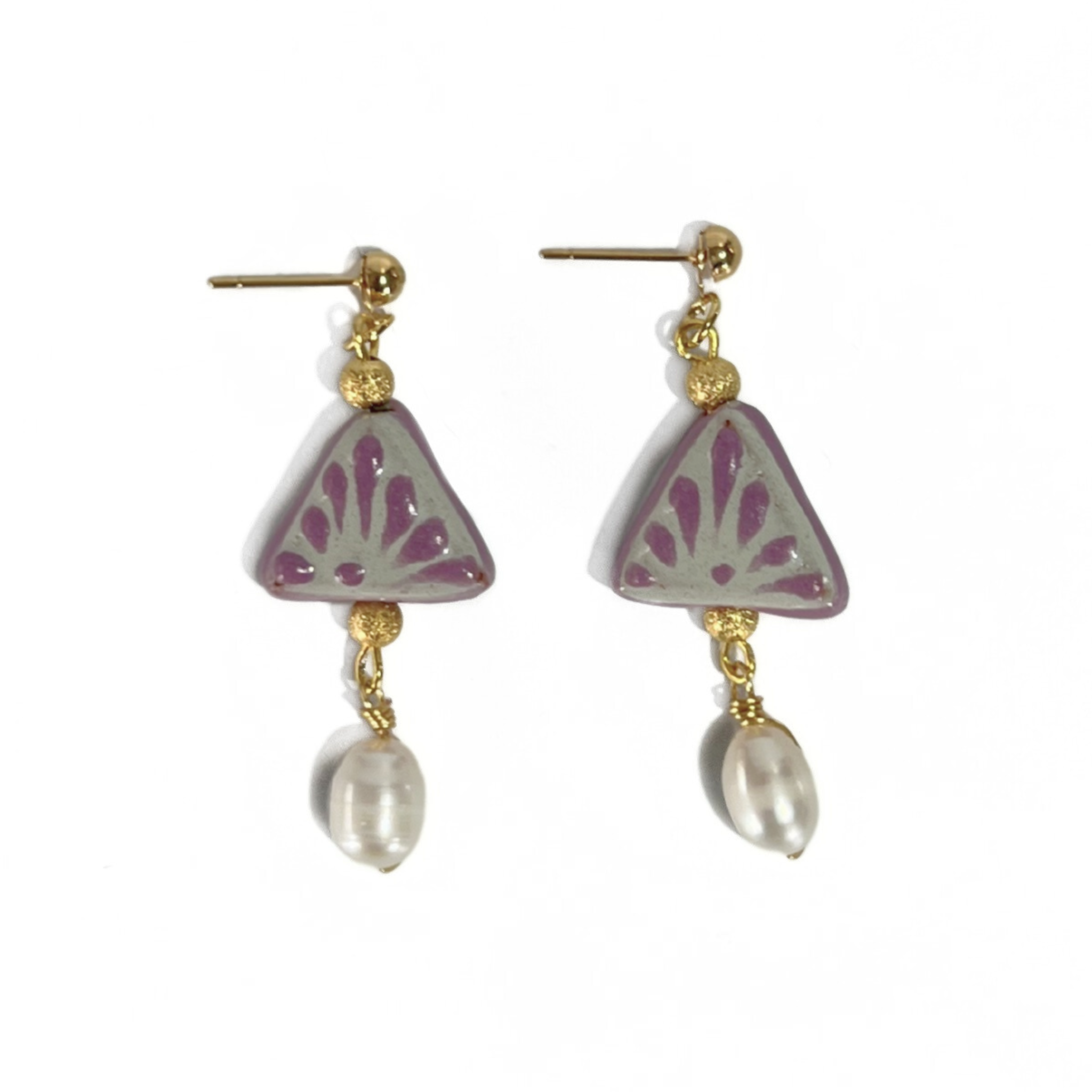 ARETES TRIANGULO FONDO TRADICIONAL DECORADO MORADO CON PERLA DEL RIO