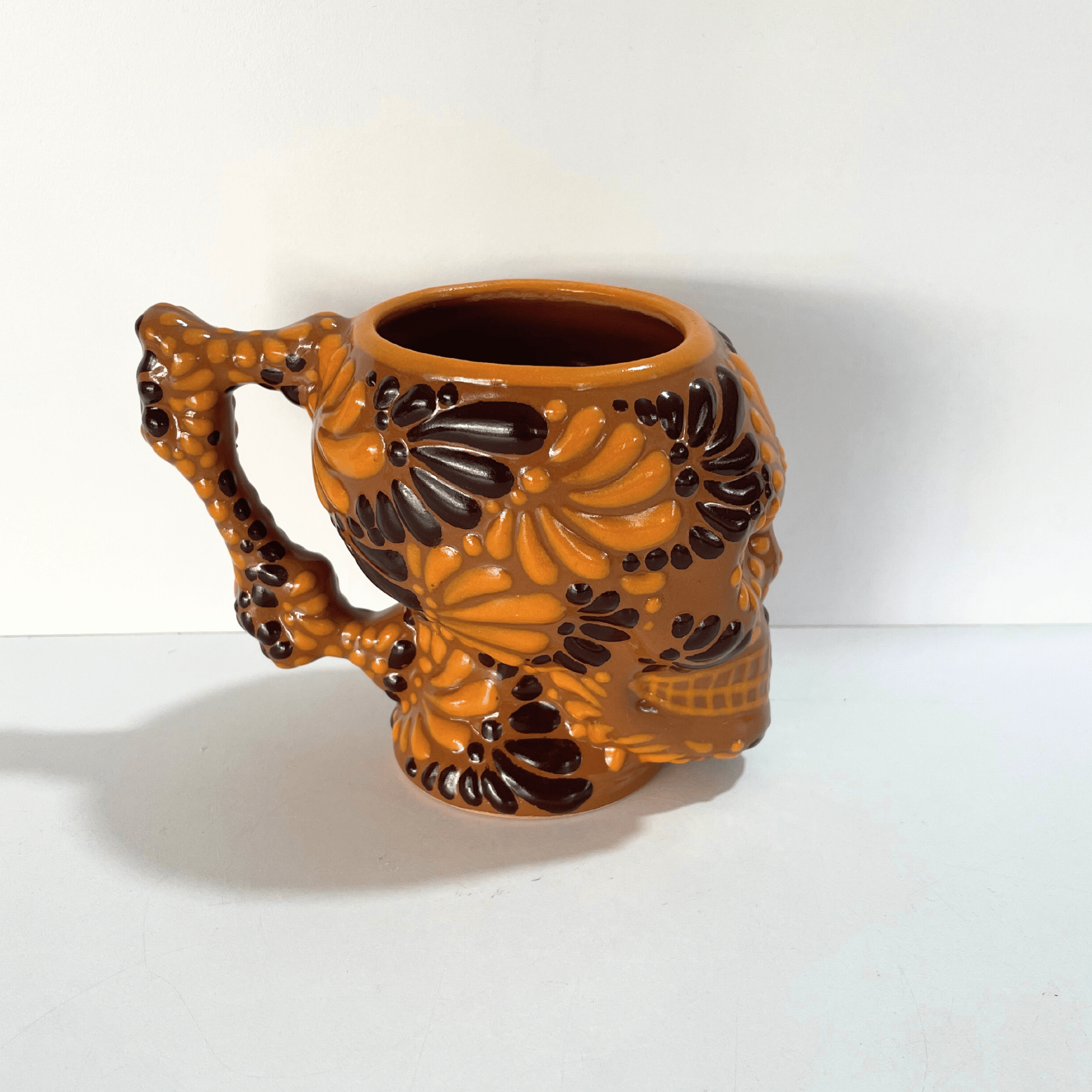TAZA FORMA DE CRANEO FONDO CAFE MIK COMBINACION CAFE CHOCOLATE Y NARANJA
