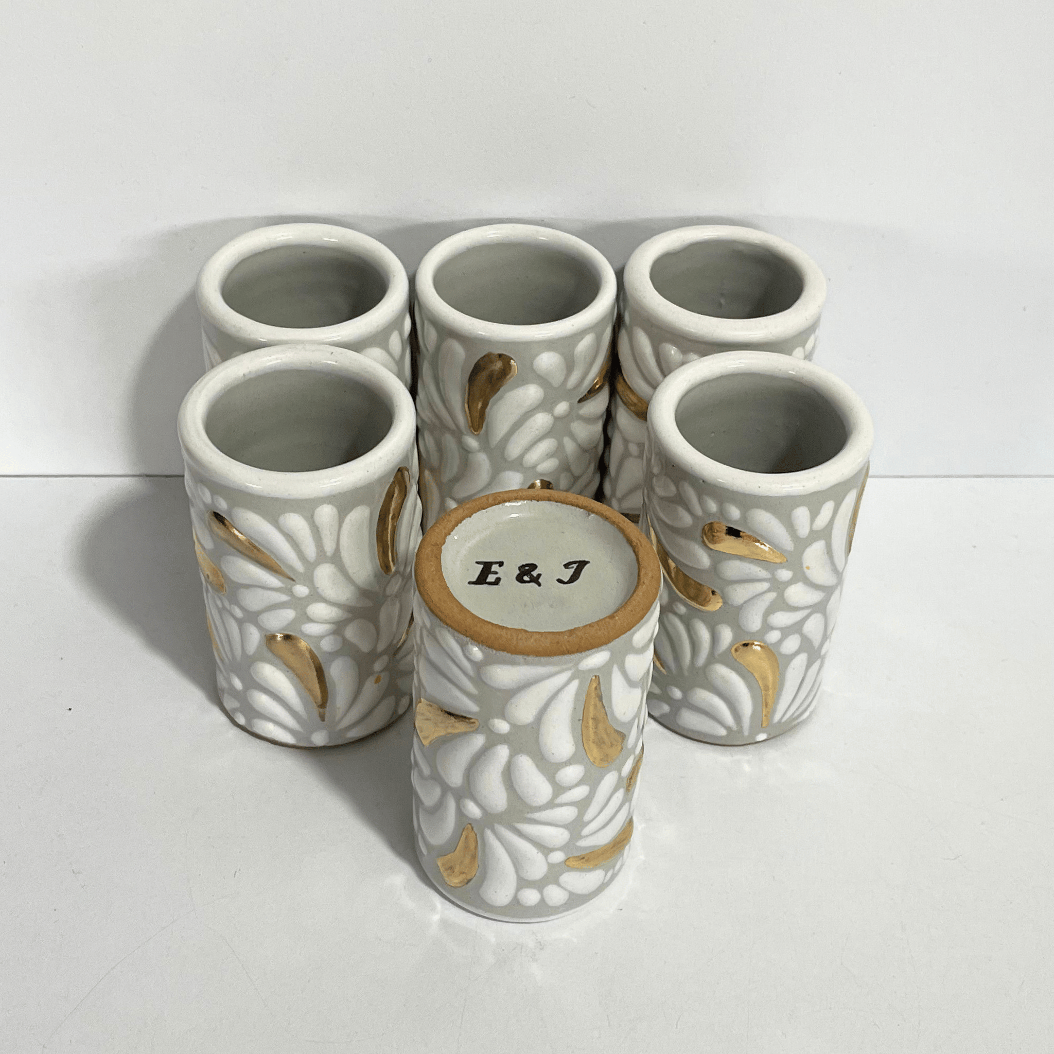 TEQUILERO DESTELLOS DE ORO PERSONALIZADO EN LA BASE FONDO TRADICIONAL MIK BLANCO INICIALES