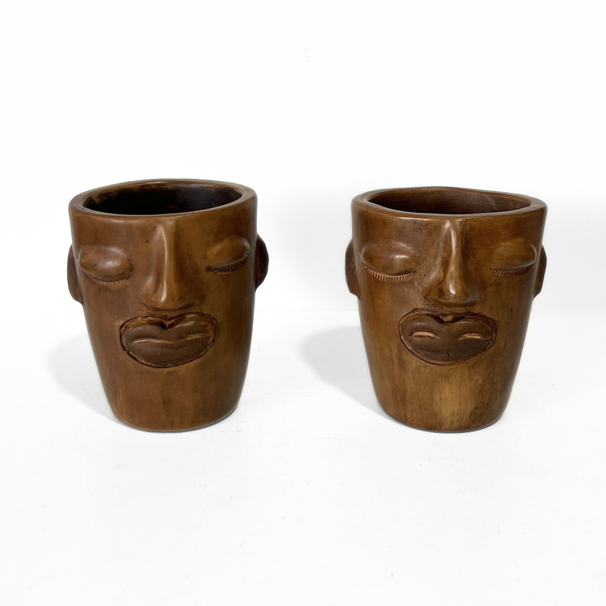 DUO TAZA BARRO BRUÑIDO CARITA OJOS CERRADOS