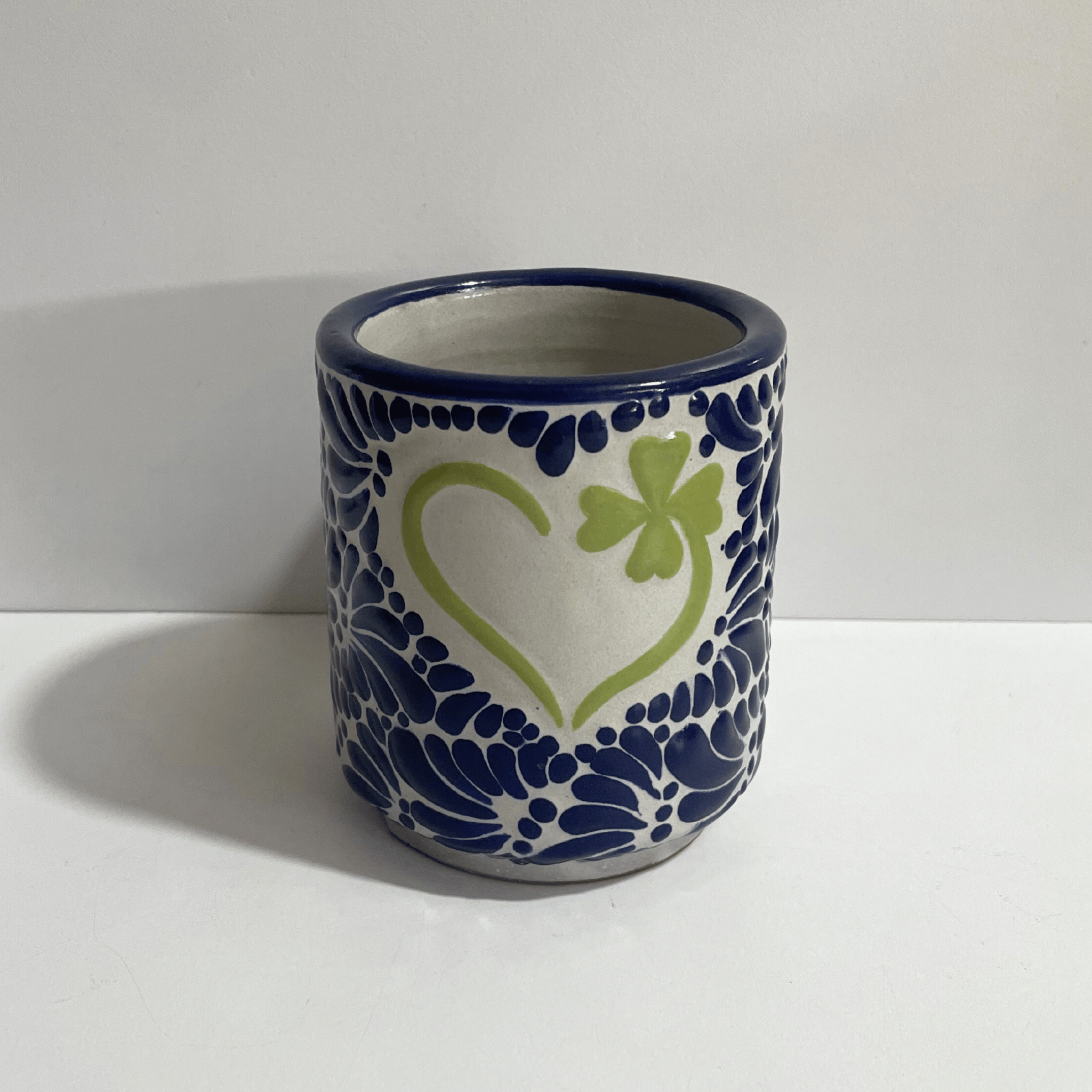 TAZA RECTA ESTANDAR FONDO TRADICIONAL MIK AZUL COBALTO TREBOL CORAZON