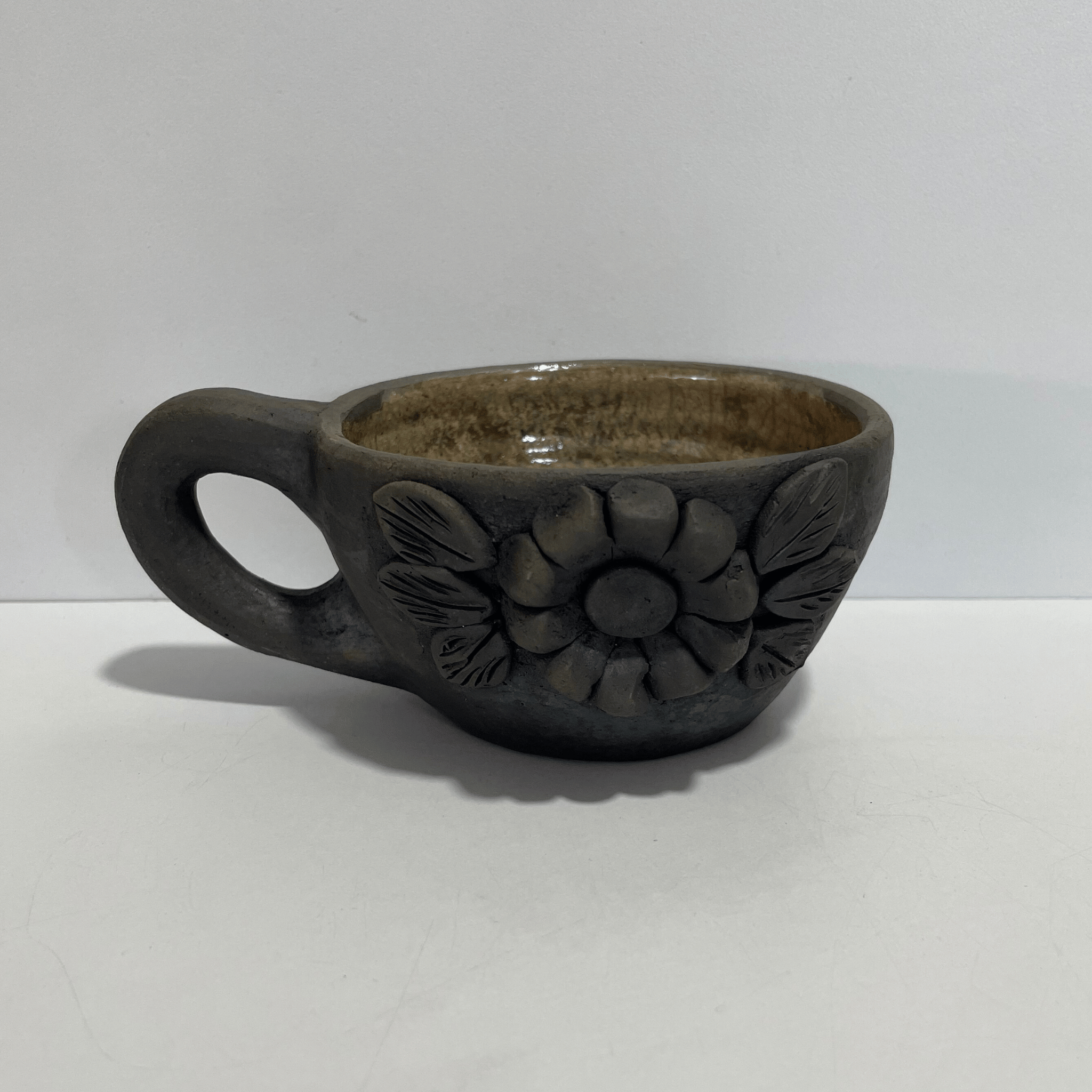 TAZA BARRO AHUMADO FLOR