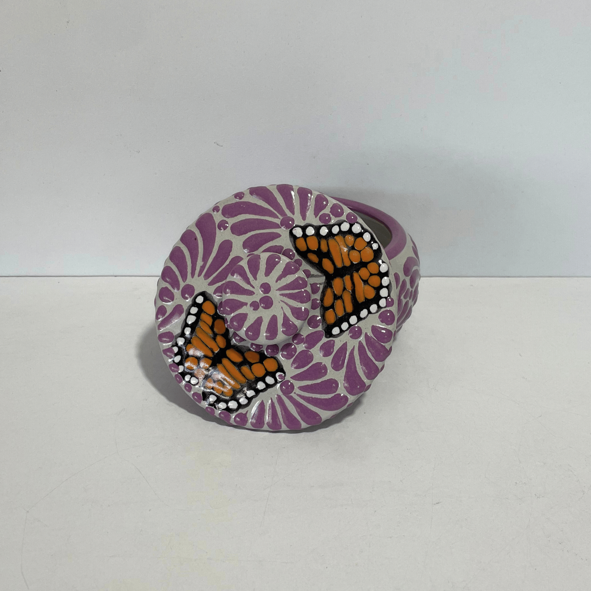 ALHAJERO TAPA BOTON NO PERSONALIZADO FONDO TRADICIONAL MIK MORADO MARIPOSAS