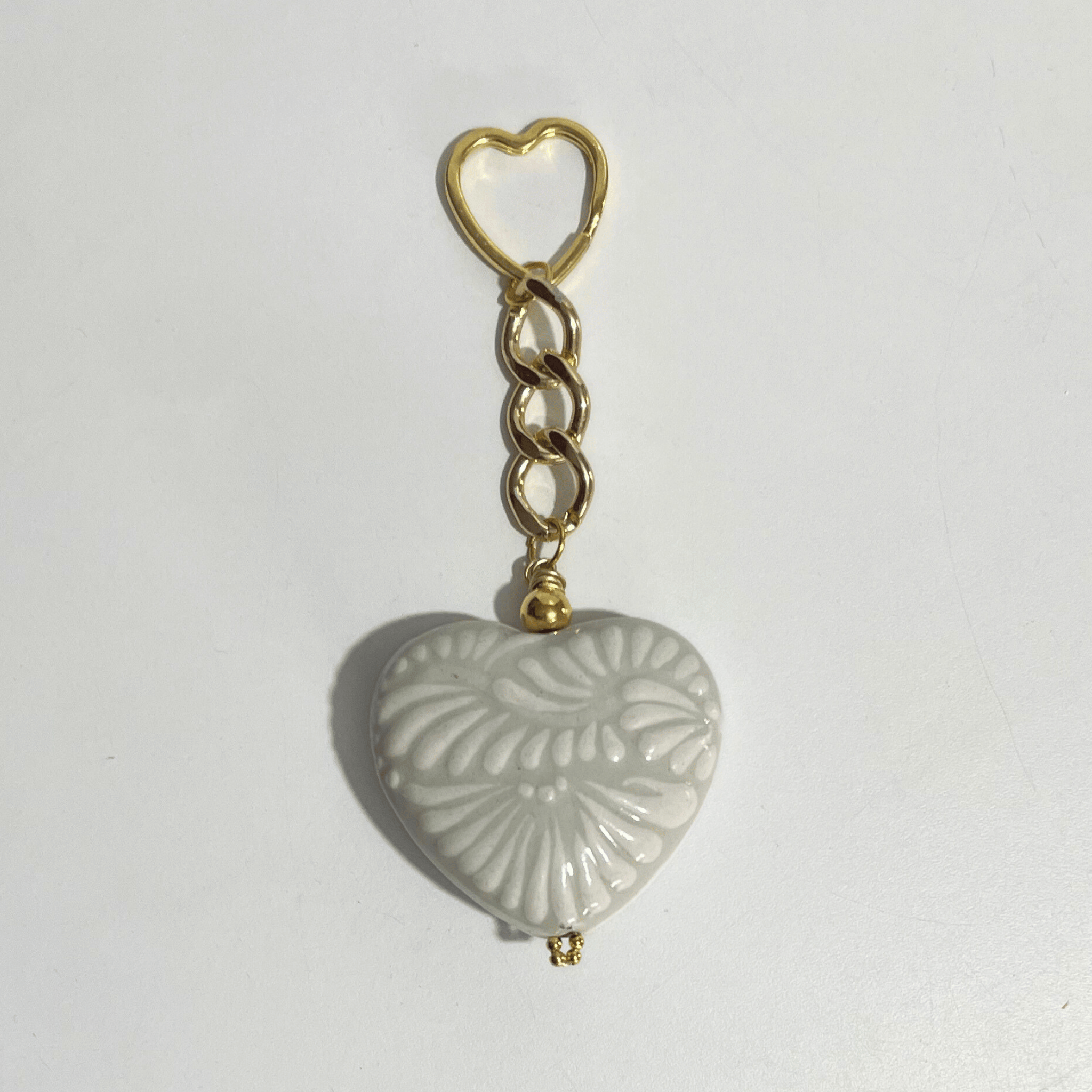 LLAVERO CORAZON GRANDE 7 CM TRIDIMENSIONAL FONDO TRADICIONAL CENEFA BLANCO