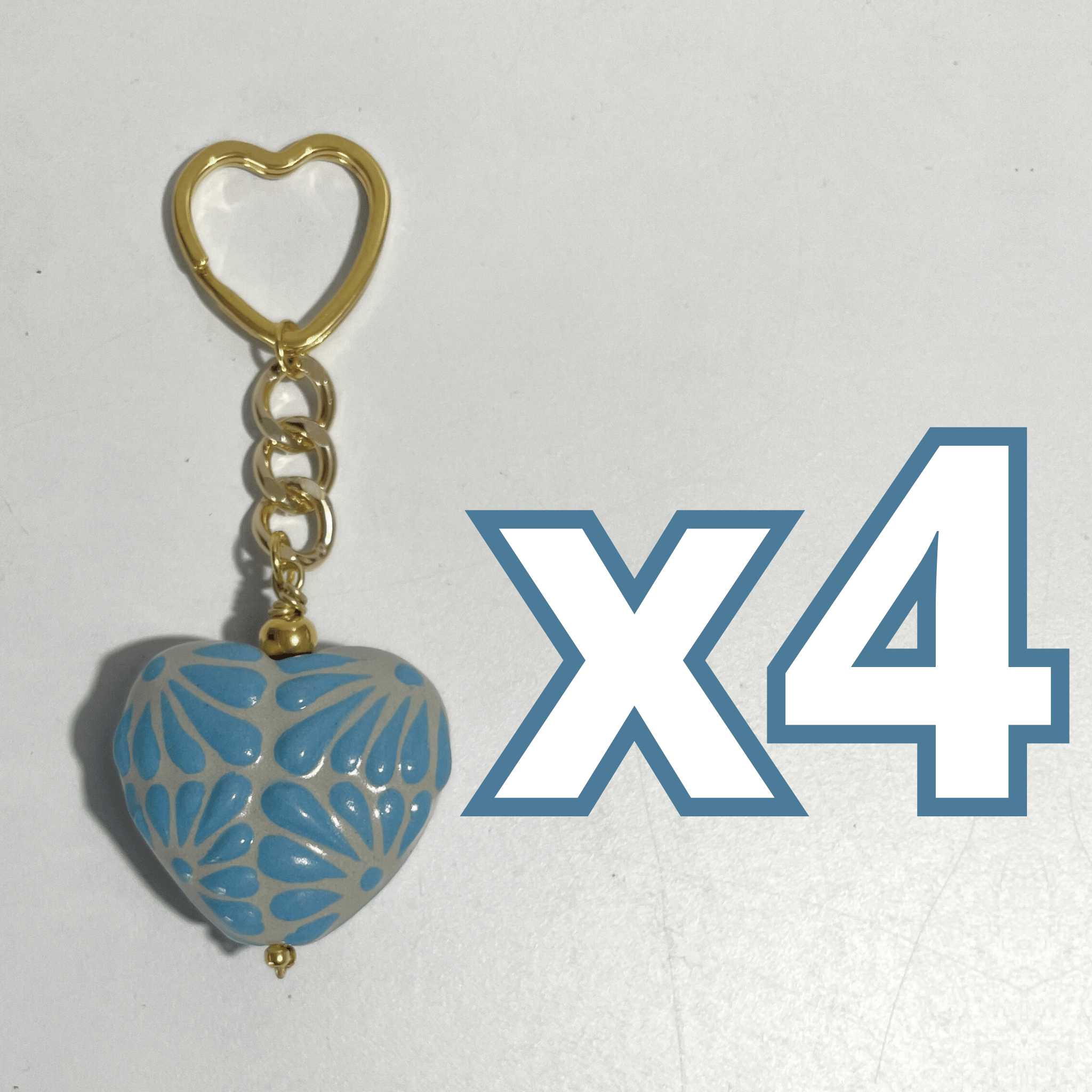 LLAVERO CORAZON INFLADO FONDO TRADICIONAL DECORADO AZUL PASTEL