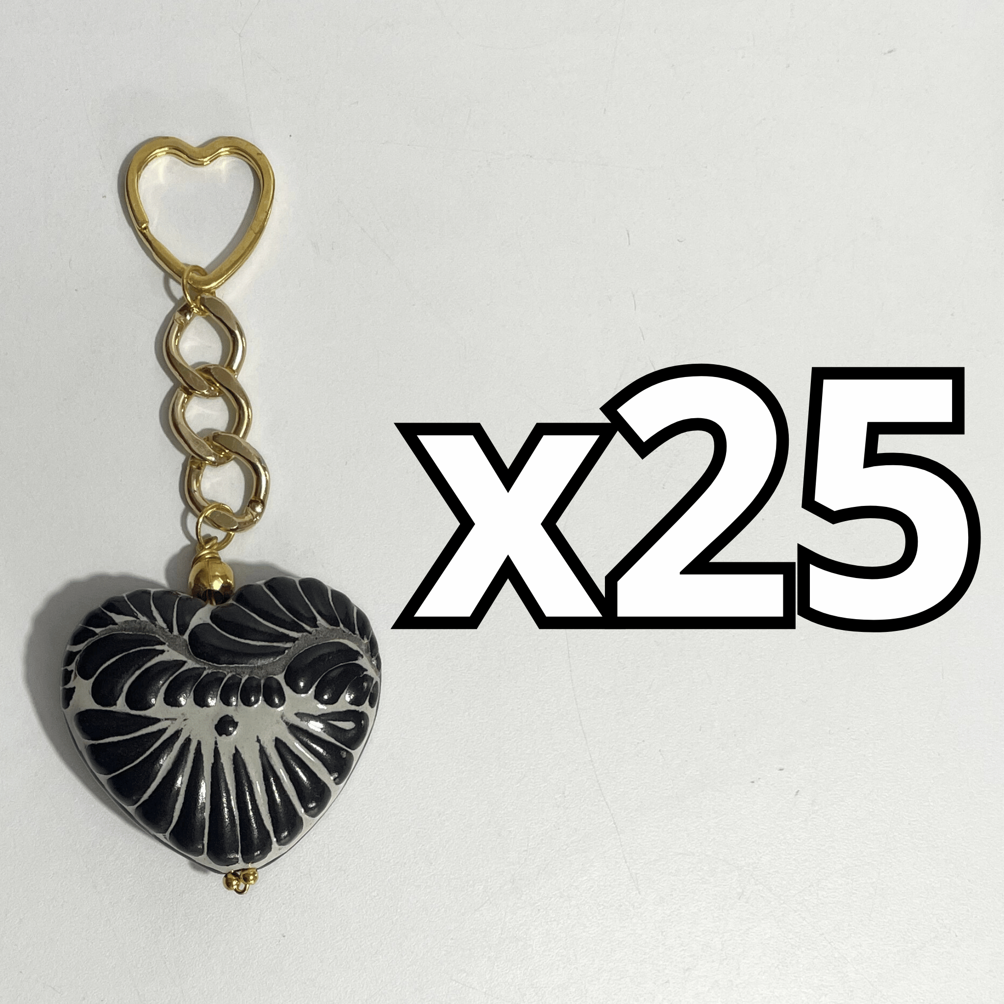 LLAVERO CORAZON GRANDE 7 CM TRIDIMENSIONAL FONDO TRADICIONAL CENEFA NEGRO