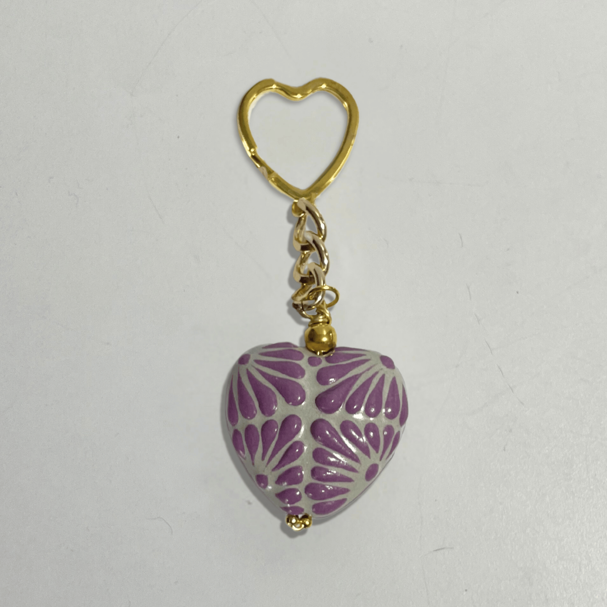 LLAVERO CORAZON INFLADO FONDO TRADICIONAL DECORADO MORADO