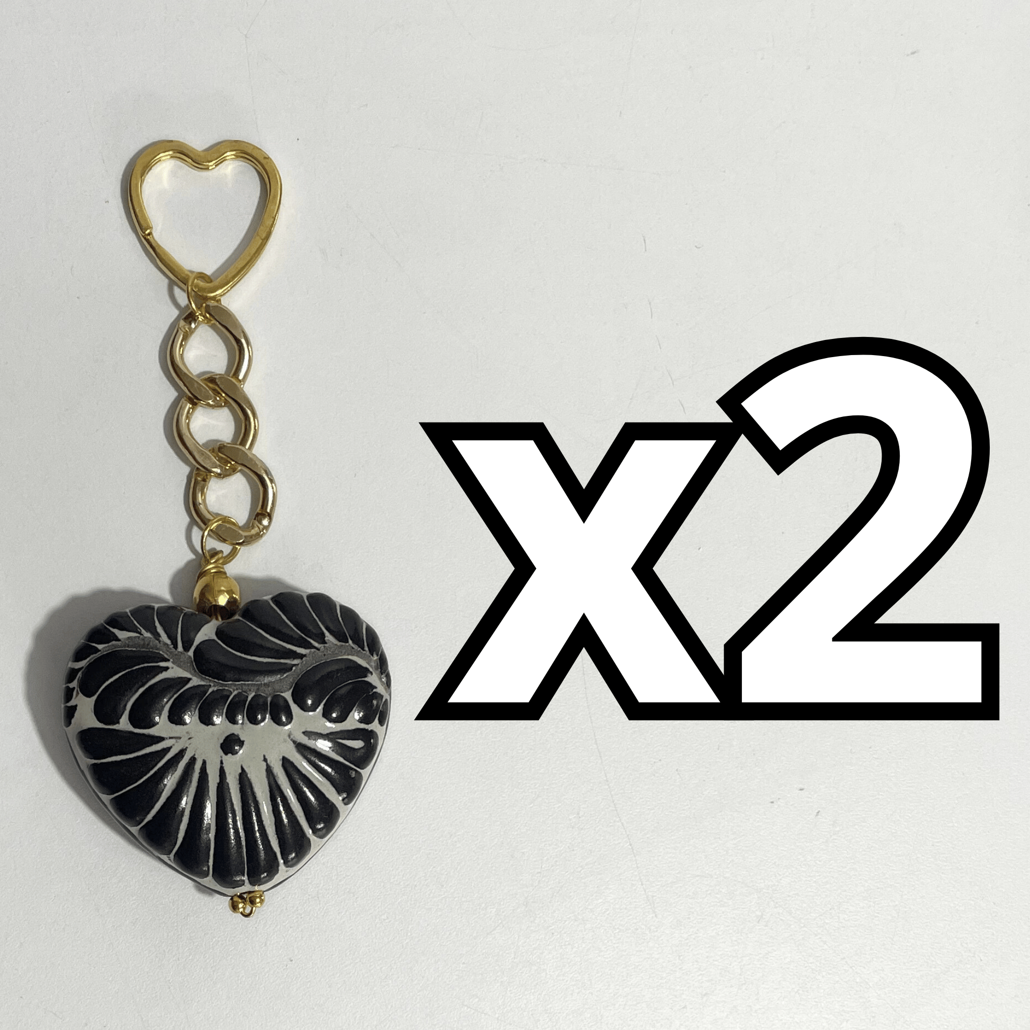 LLAVERO CORAZON GRANDE 7 CM TRIDIMENSIONAL FONDO TRADICIONAL CENEFA NEGRO