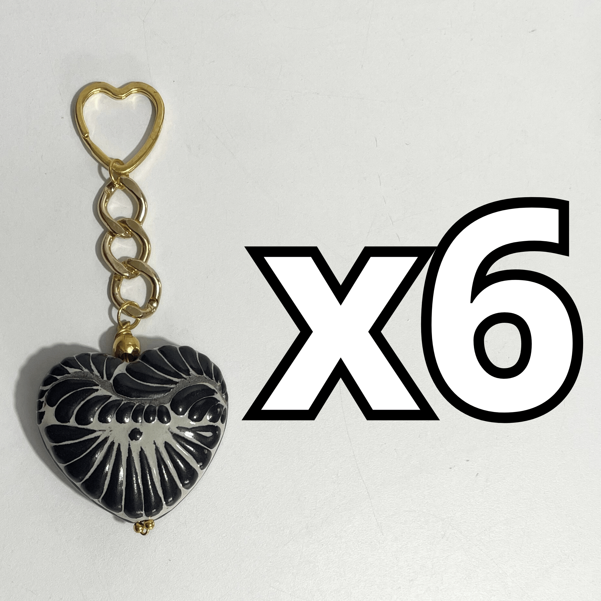 LLAVERO CORAZON GRANDE 7 CM TRIDIMENSIONAL FONDO TRADICIONAL CENEFA NEGRO