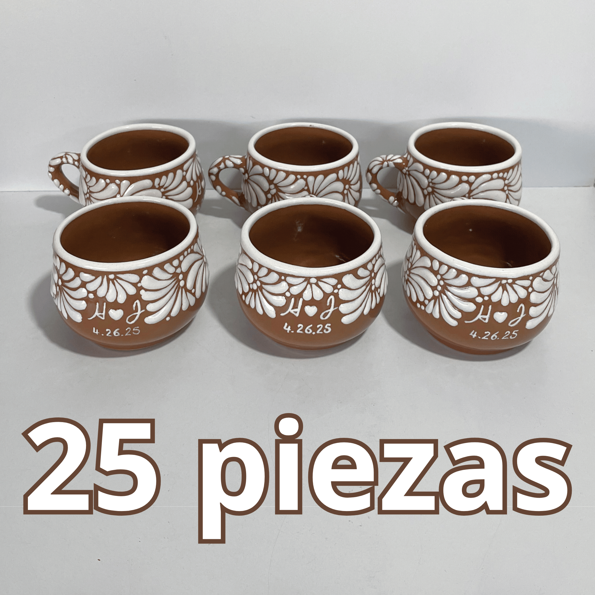 PAQUETE TAZA CHOCOLATERA MEDIANA FONDO CAFE MIK CENEFA BLANCO INICIALES CORAZON Y FECHA