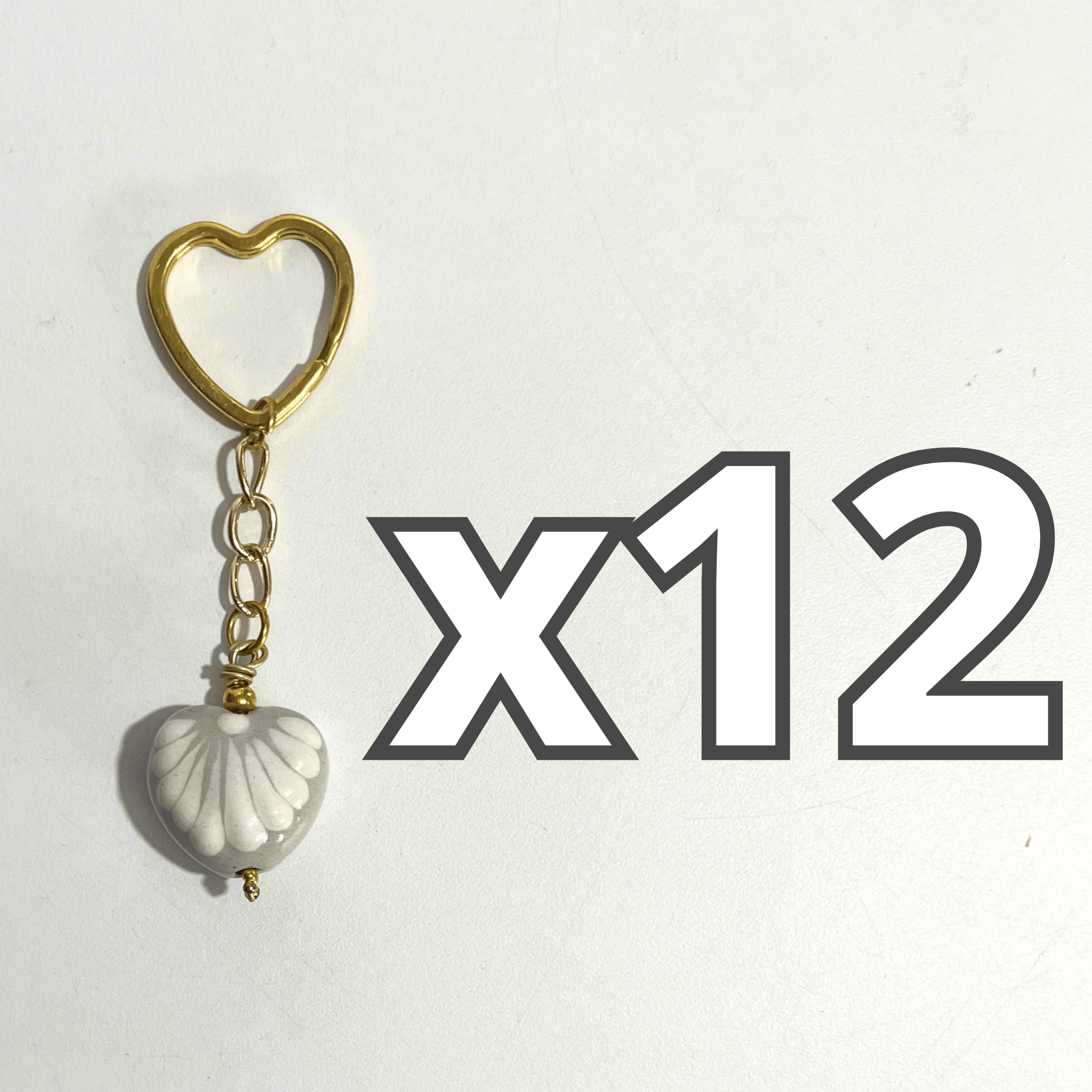 LLAVERO CORAZON CHICO 2.5 CM TRIDIMENSIONAL FONDO TRADICIONAL DECORADO BLANCO