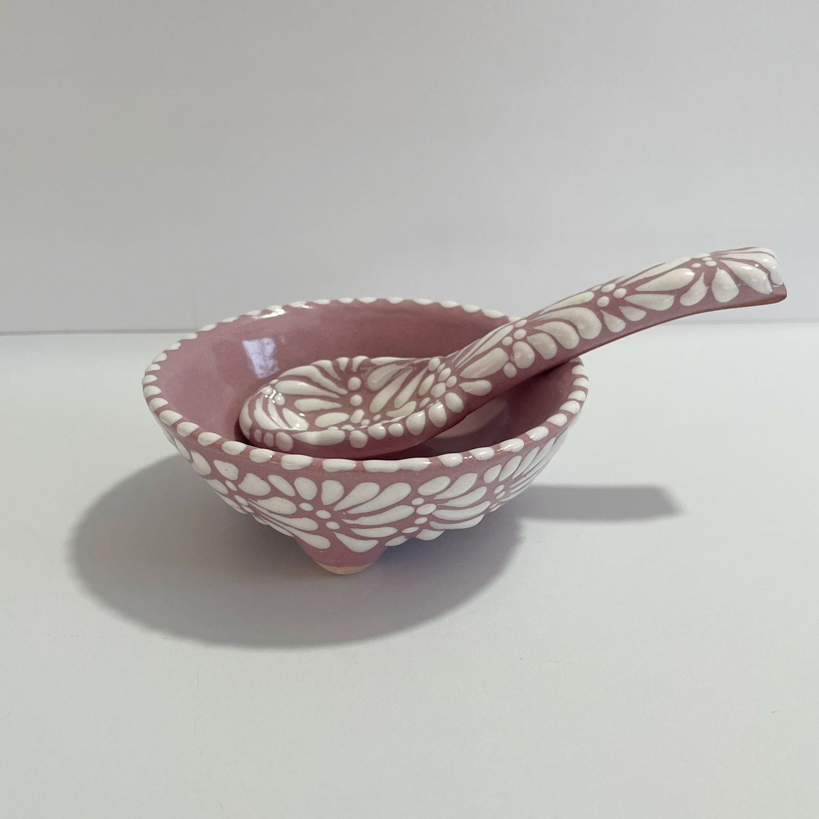 SALSERA TIPO MOLCAJETE FONDO ROSA MIK BLANCO