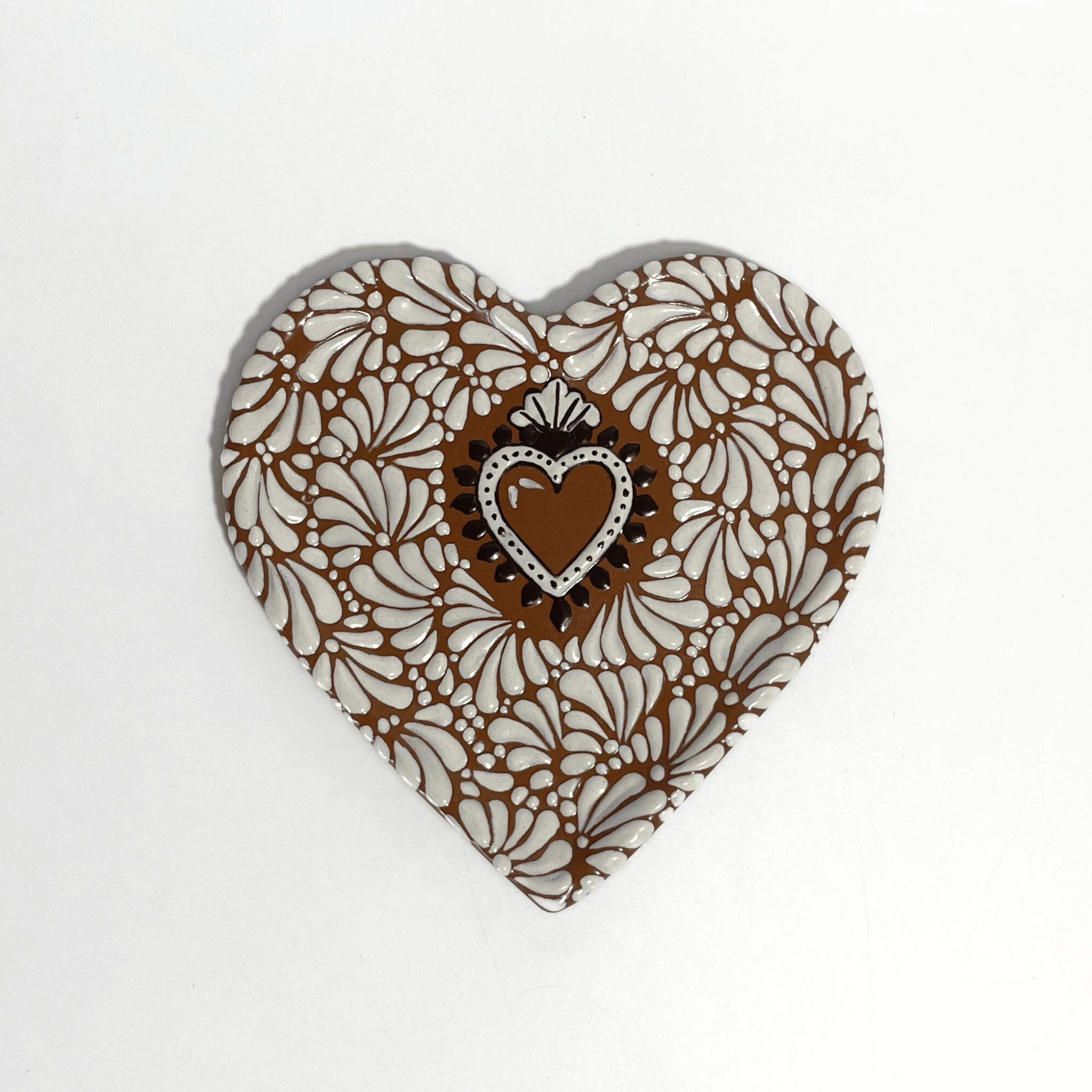PLATO DE CORAZON 16 CM FONDO CAFE MIK BLANCO SAGRADO COREAZON CAFE