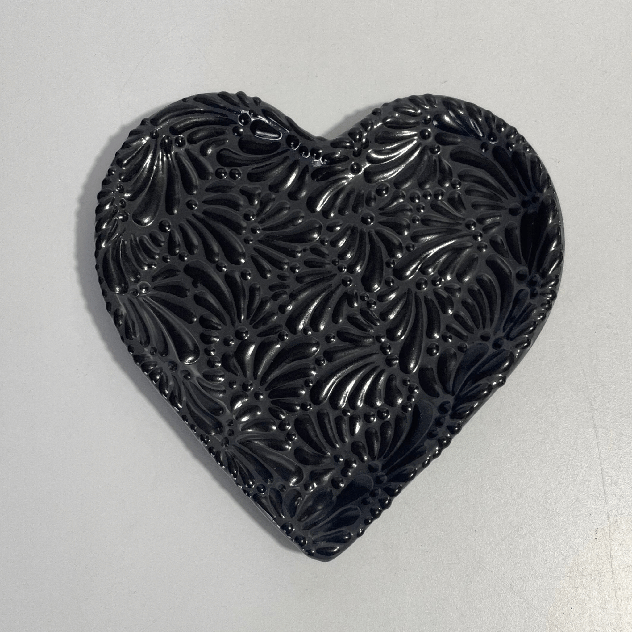 PLATO DE CORAZON 16 CM MIK SUPER BLACK