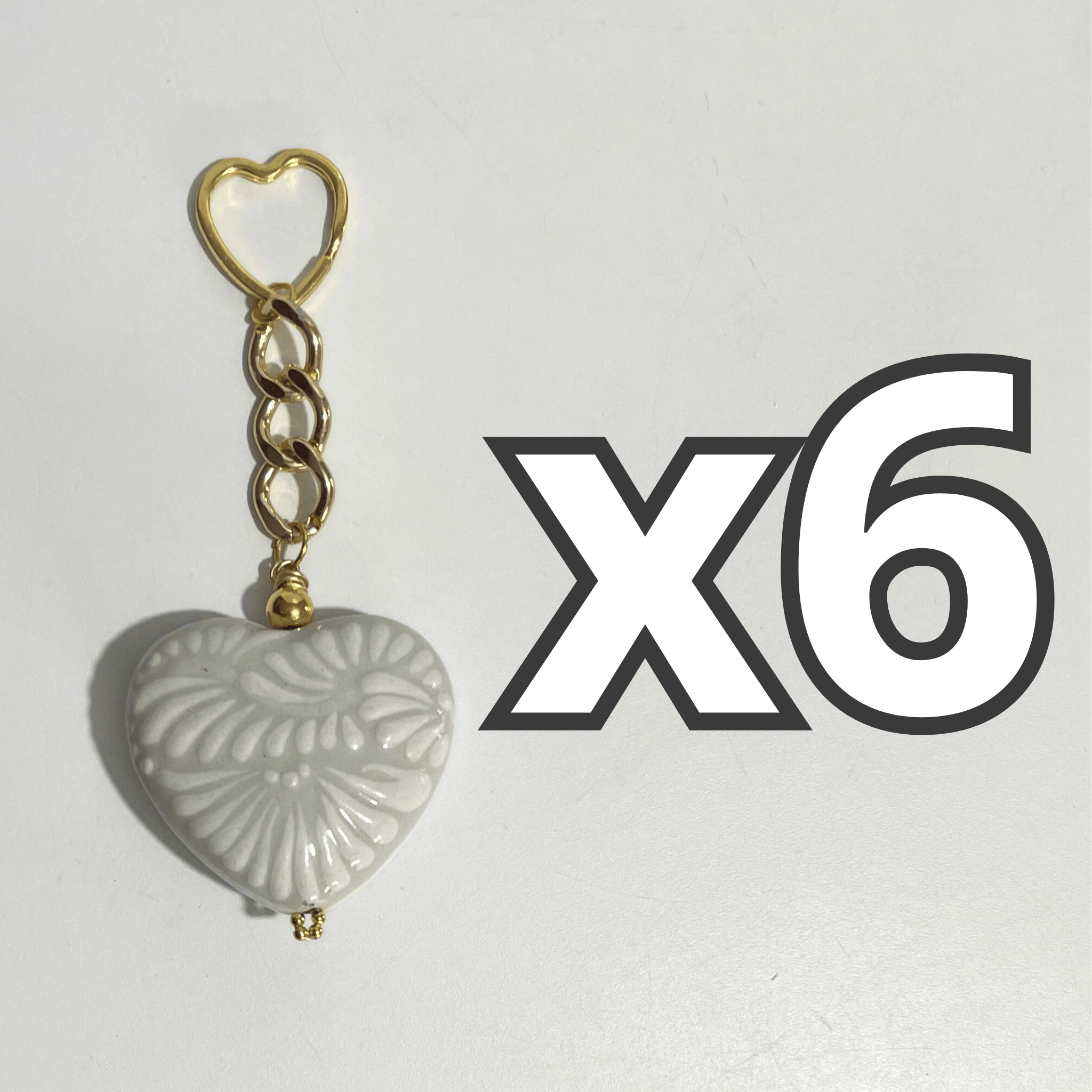 LLAVERO CORAZON GRANDE 7 CM TRIDIMENSIONAL FONDO TRADICIONAL CENEFA BLANCO