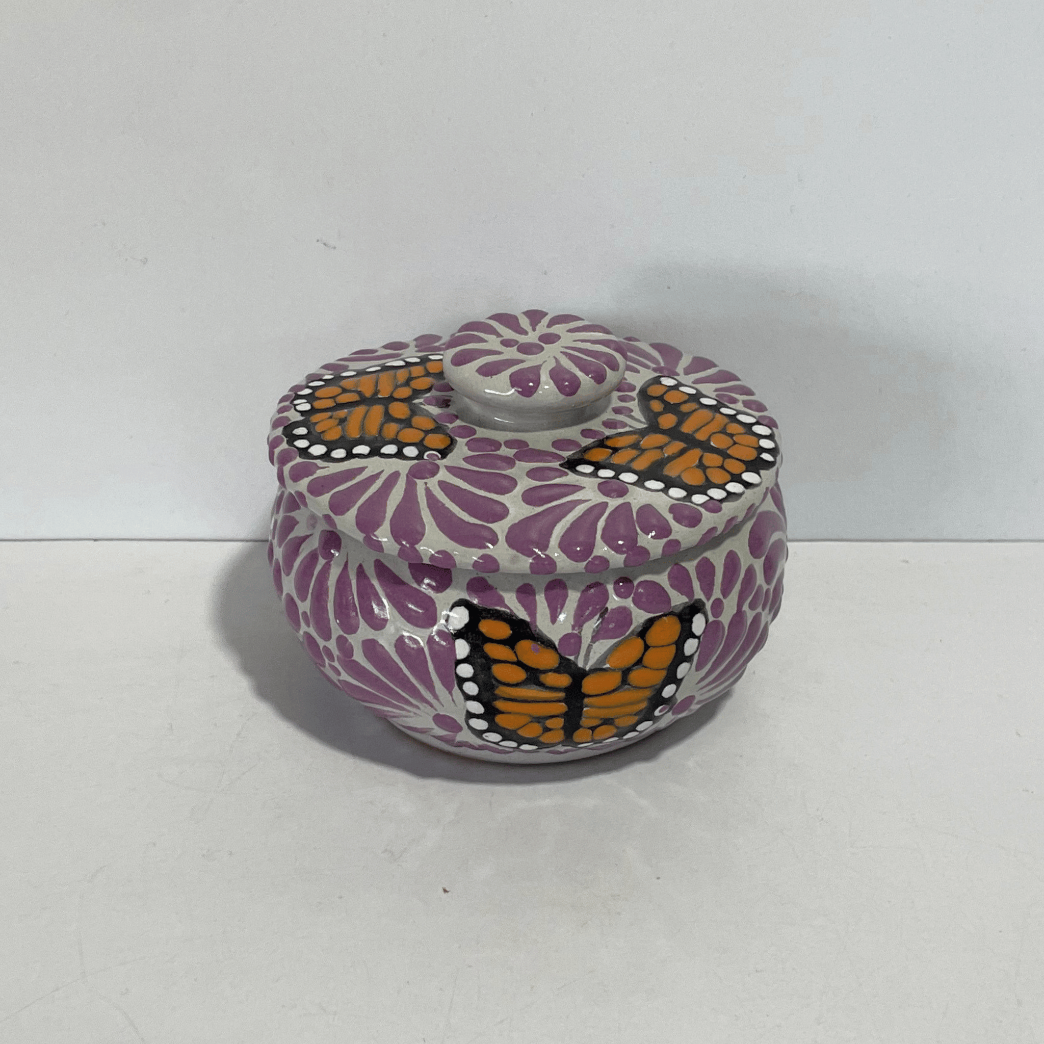 ALHAJERO TAPA BOTON NO PERSONALIZADO FONDO TRADICIONAL MIK MORADO MARIPOSAS